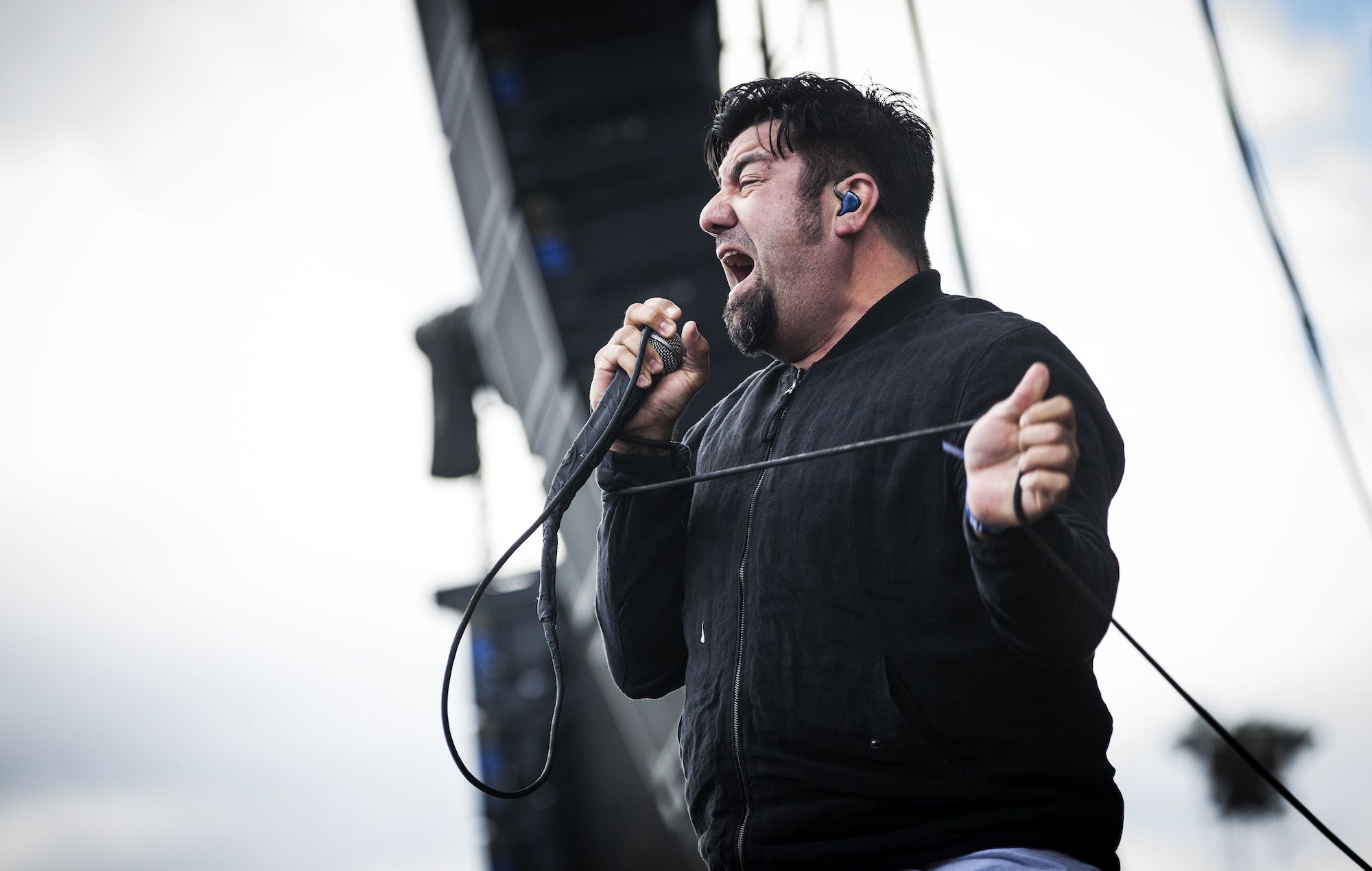 2000x1270 Deftones (Band) Wallpaper