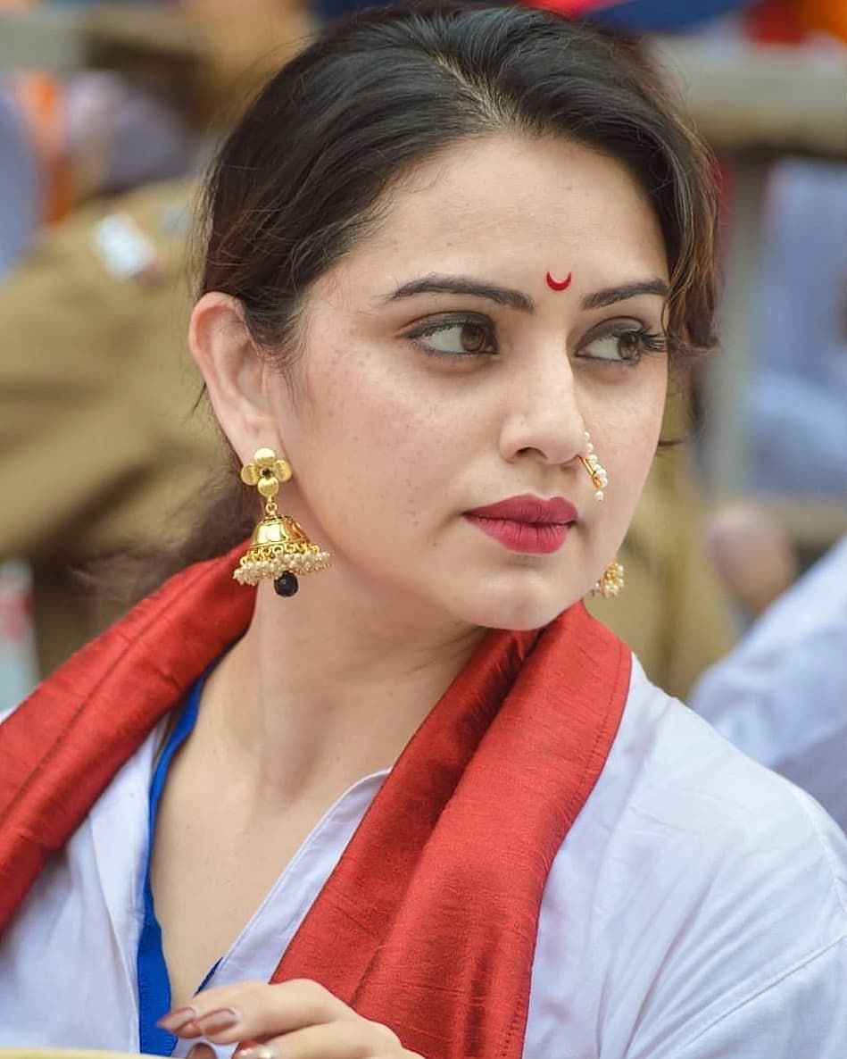 949x1186 Shruti Marathe Wallpaper