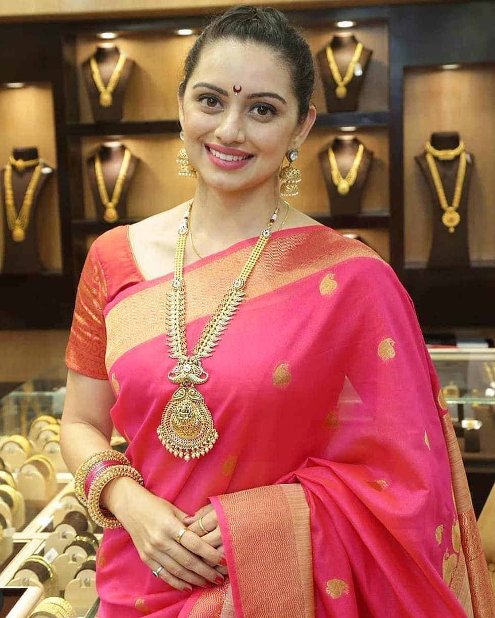 980x1225 Shruti Marathe ideas. indian beauty, beautiful indian actress, desi beauty
