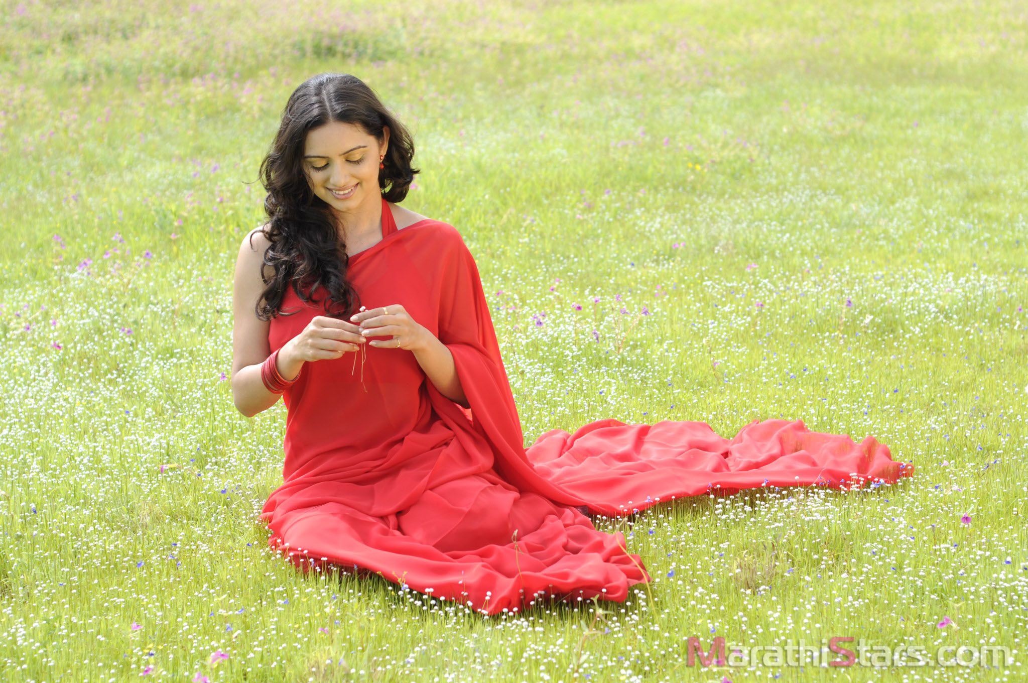2048x1360 Shruti Marathe Marathi Actress Photo & Biography