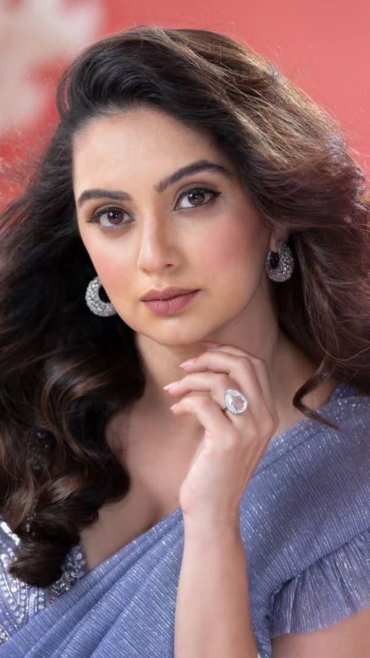 720x1280 Shruti Marathe