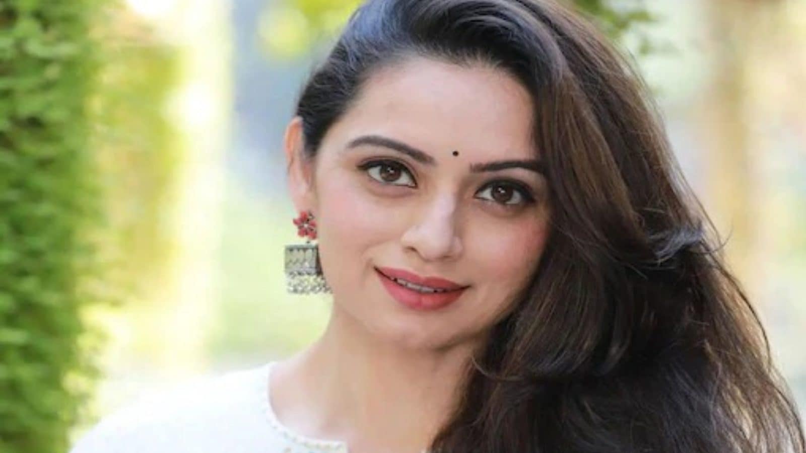1600x900 Video: Actor Shruti Marathe Shows What Incessant Rain Has Done to Her Home