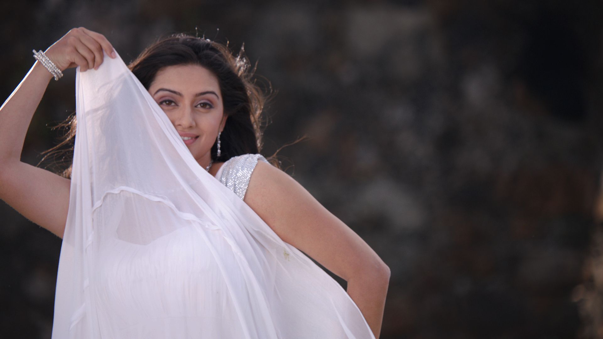 1920x1080 Shruti Marathe : Marathi Unlimited