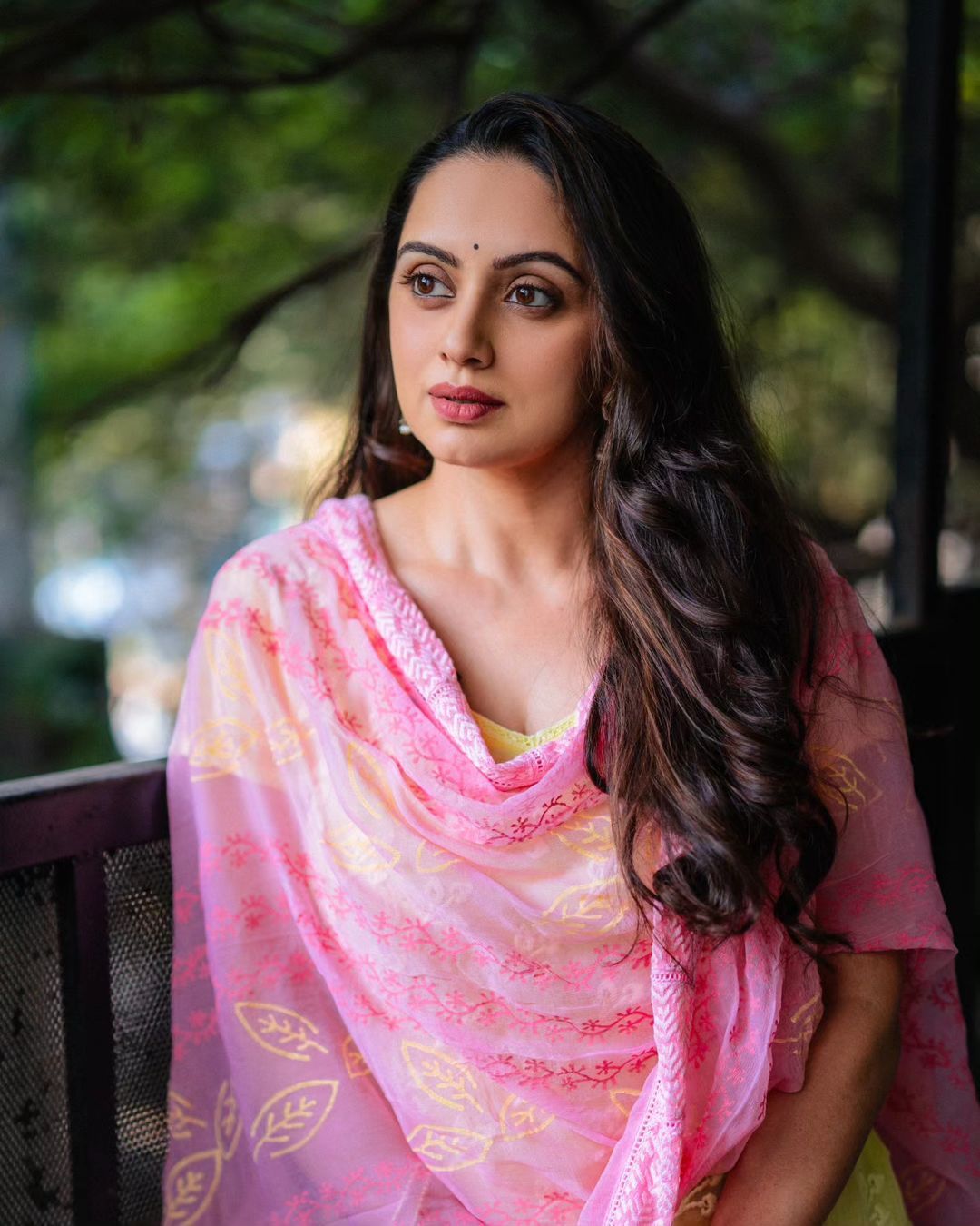 1080x1350 Video: श्रुती मराठेचा पिवळ्या ड्रेसमधील लूक. Marathi Actress Shruti Marathe Upcoming Movie Gulaabi Promotion Look In Yellow Dress Sdn 96 Visual Stories. Latest Visual Stories in Marathi at