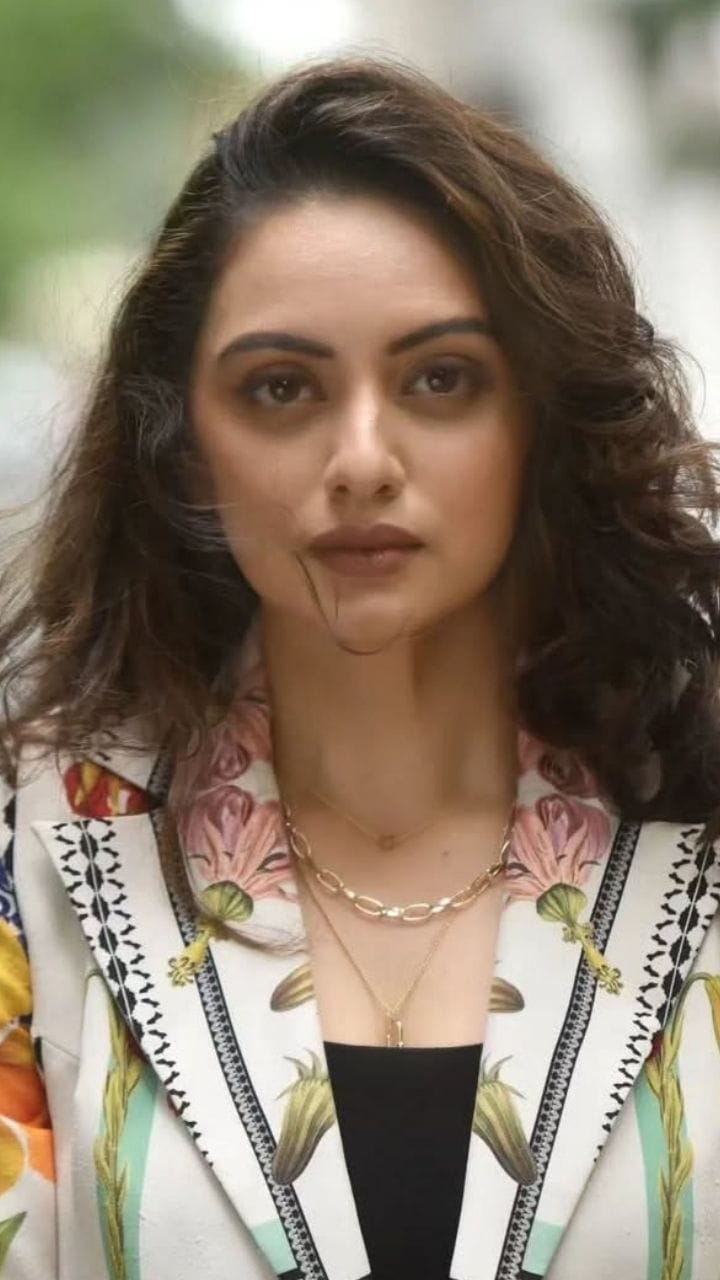 720x1280 Shruti Marathe