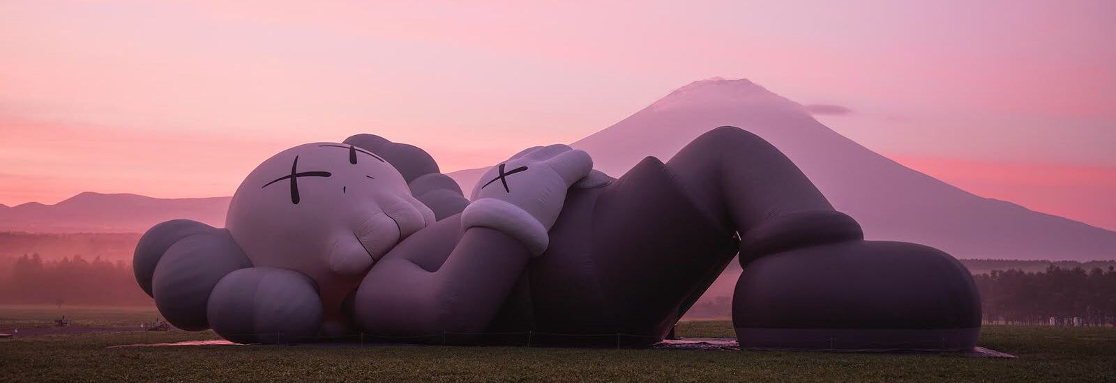 1600x550 New camping experience by KAWS:HOLIDAY JAPAN