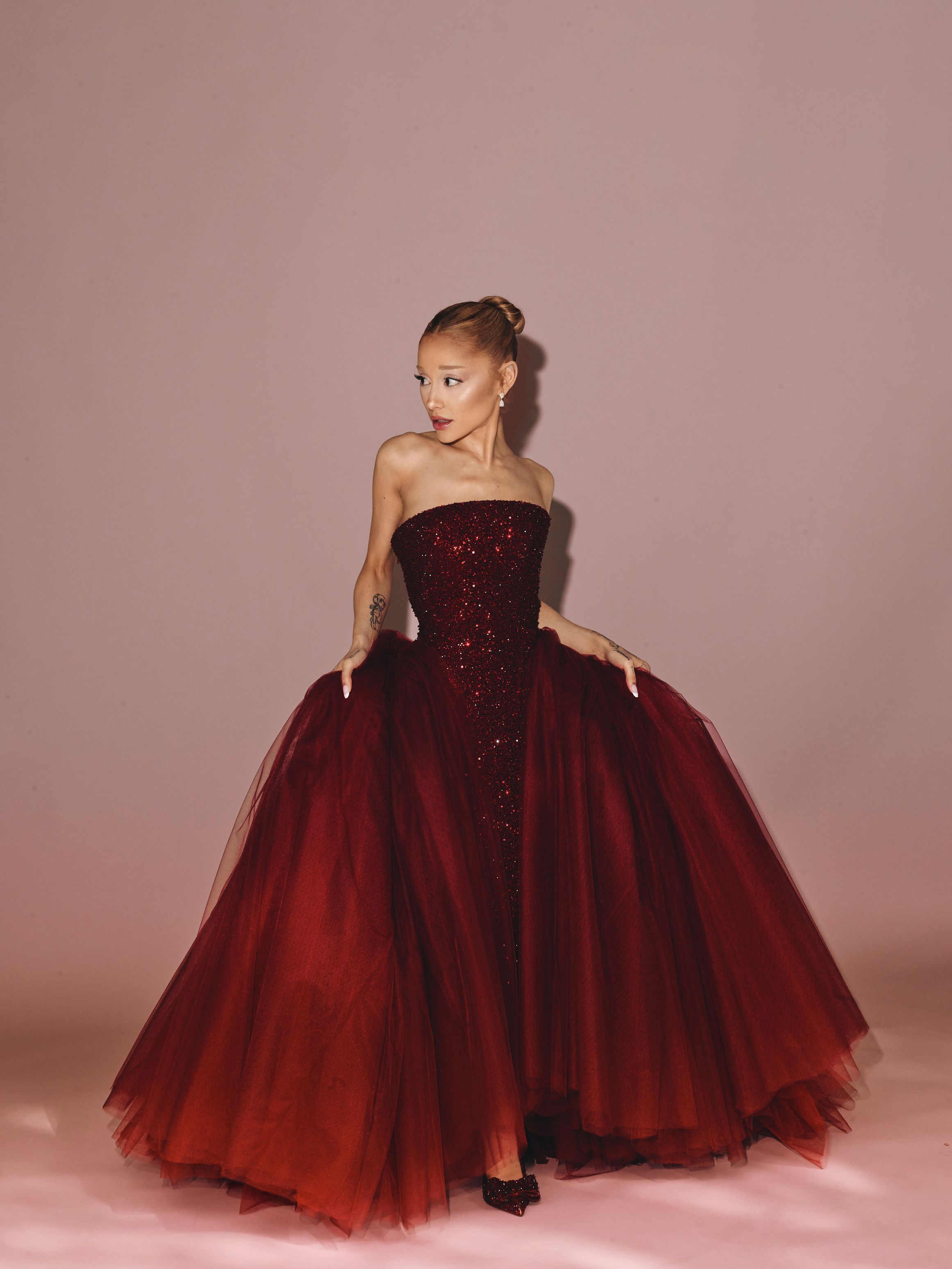2323x3096 Ariana Grande's 2025 Oscars Fashion Was a “Tribute to Oz”