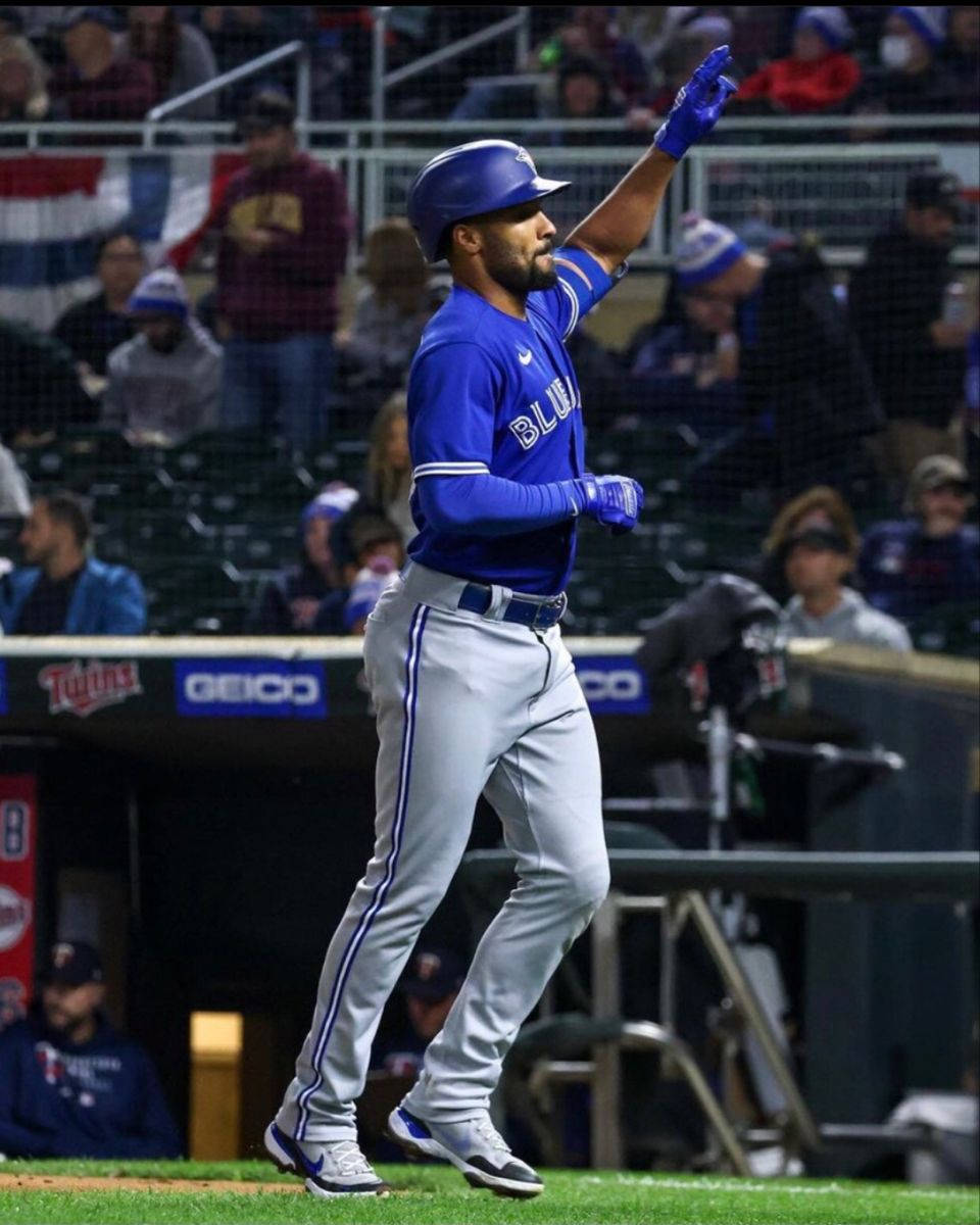 960x1200 Download Marcus Semien Doing Hand Sign Wallpaper