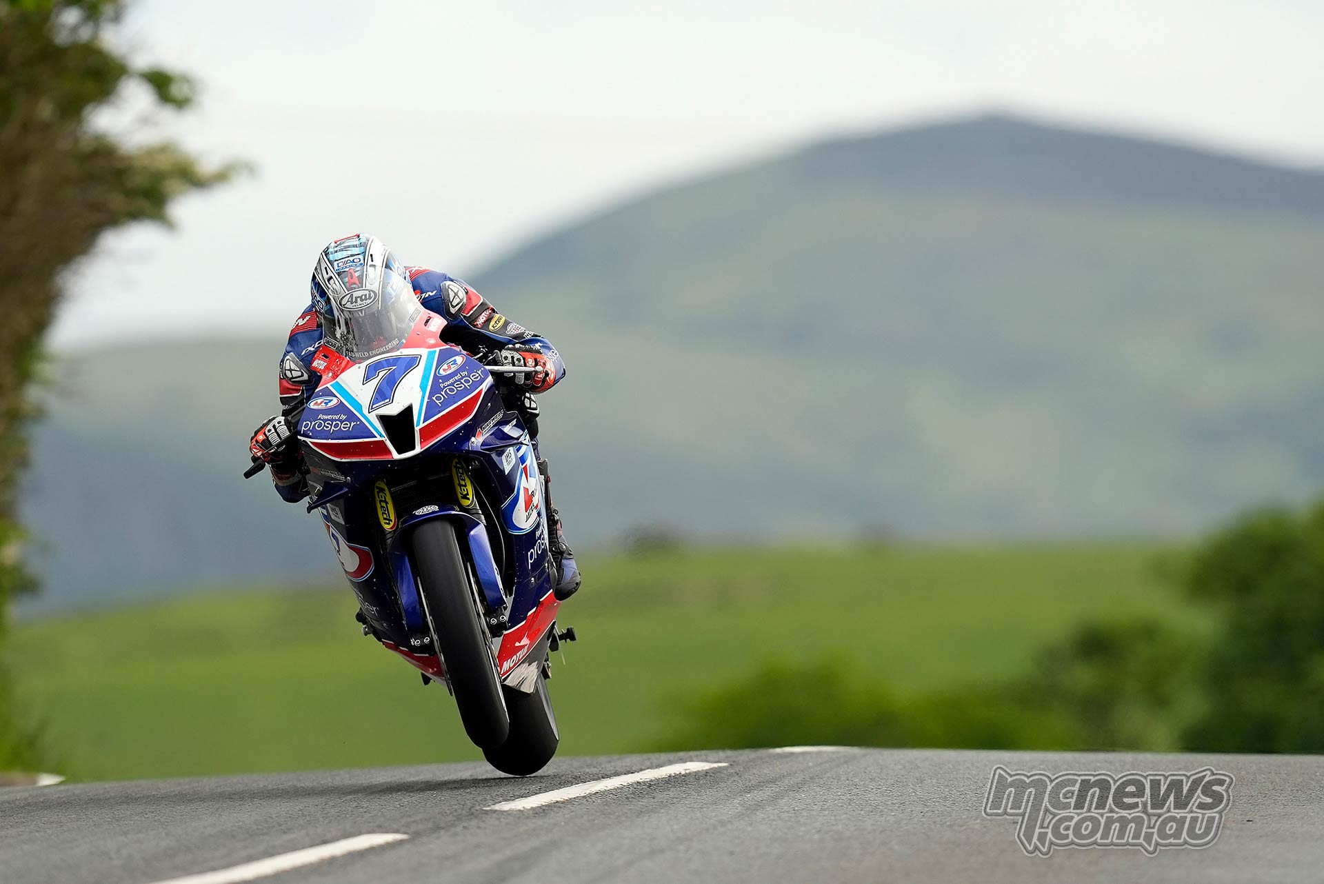 1920x1282 Michael Dunlop dominates second Supersport bout at TT 2025