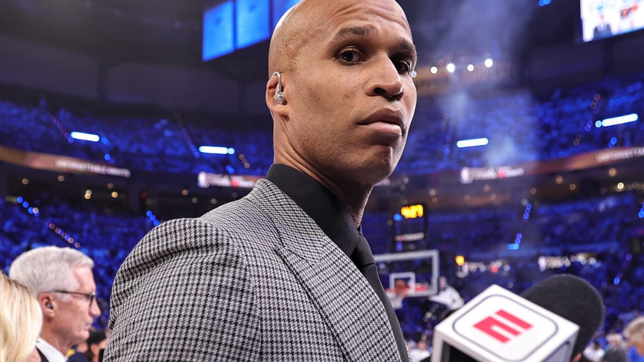2048x1152 Make room for Richard Jefferson in your living room