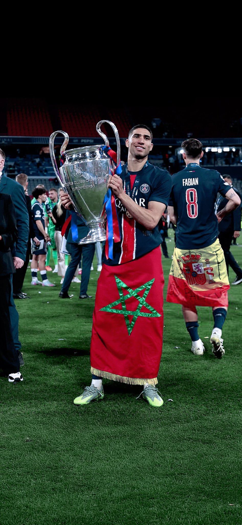 946x2048 Warren Zaïre Emery Celebrating For PSG Football Wallpaper