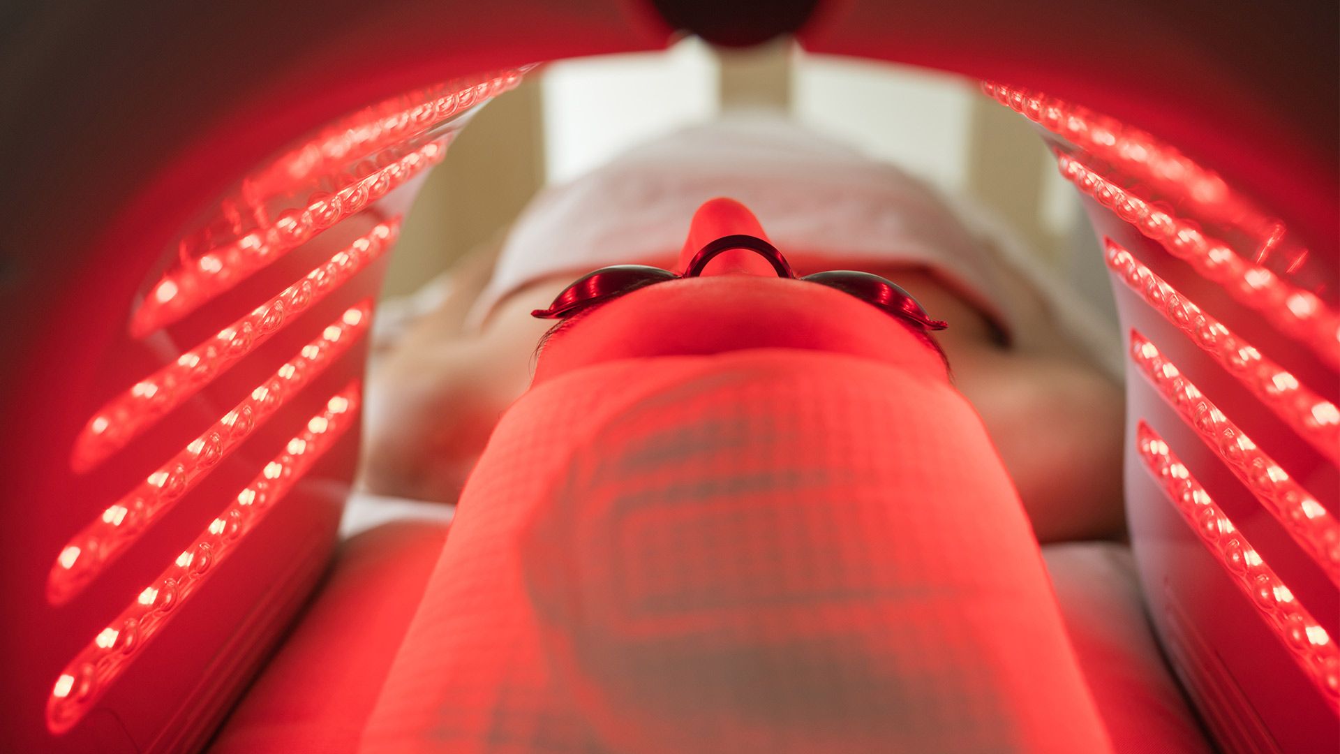 1920x1080 Can Red or Infrared Light Therapy Improve Your Skin?