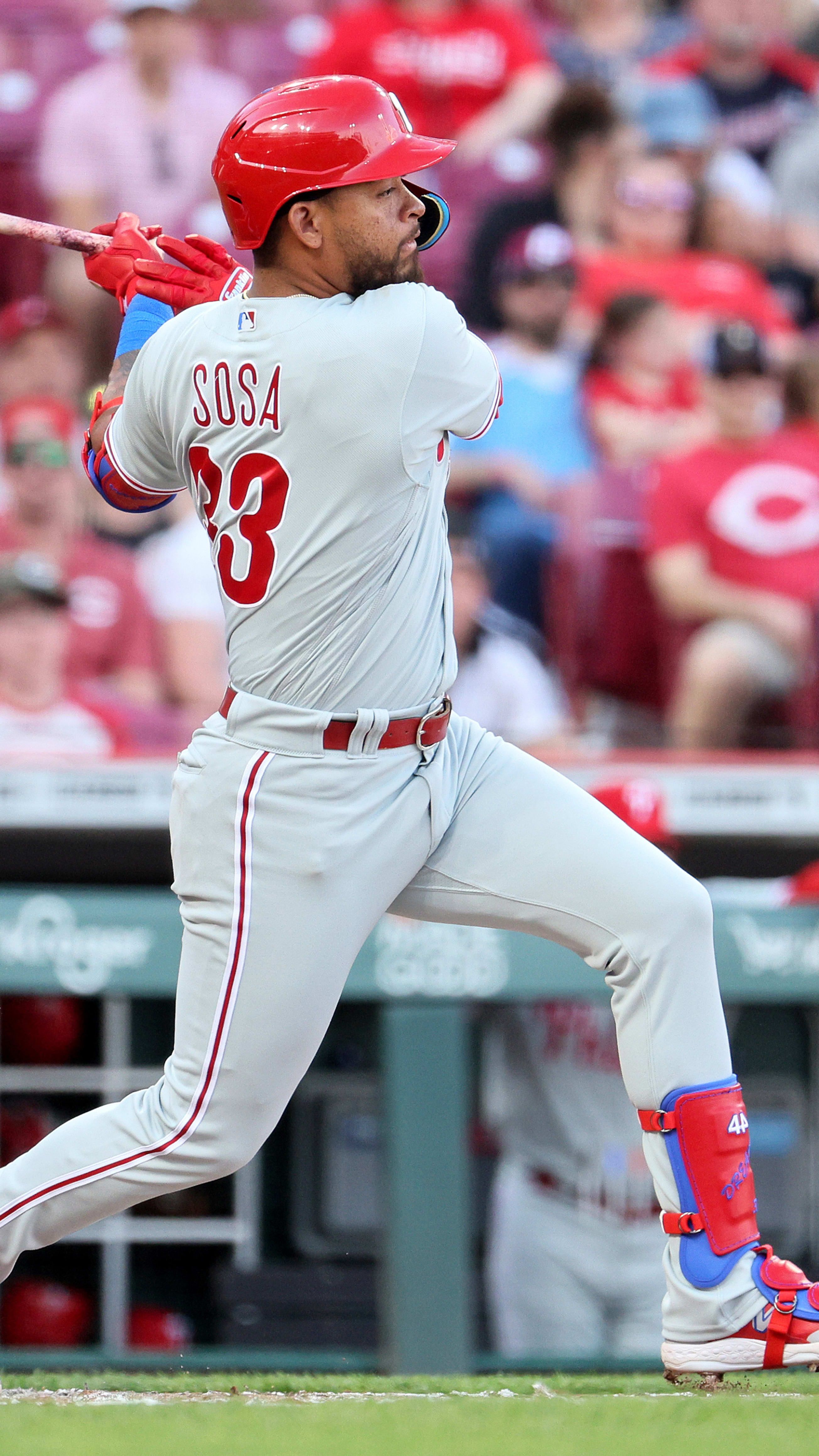 2608x4636 Edmundo Sosa working to play outfield for Phillies in 2025