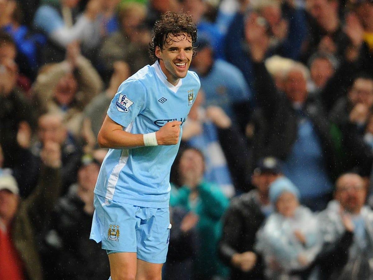 1200x900 Owen Hargreaves is released
