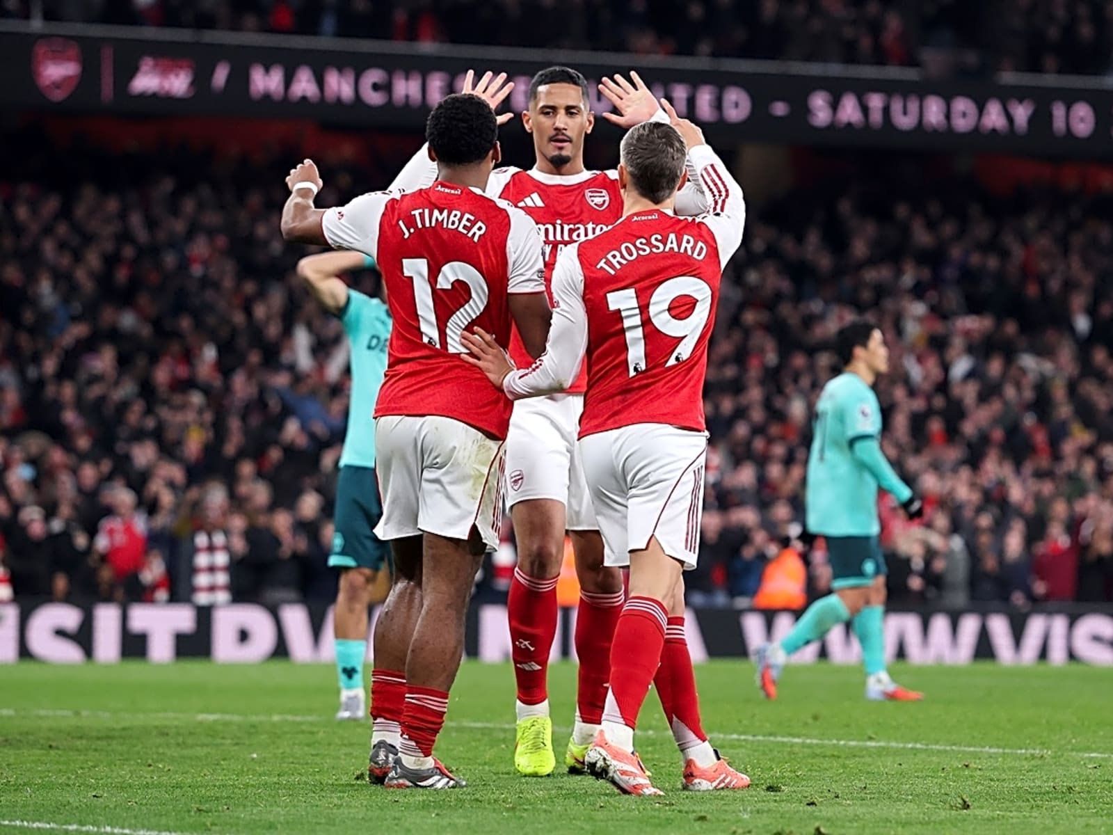 1600x1200 Owen Hargreaves says win against Wolves was 'Massive' for Arsenal