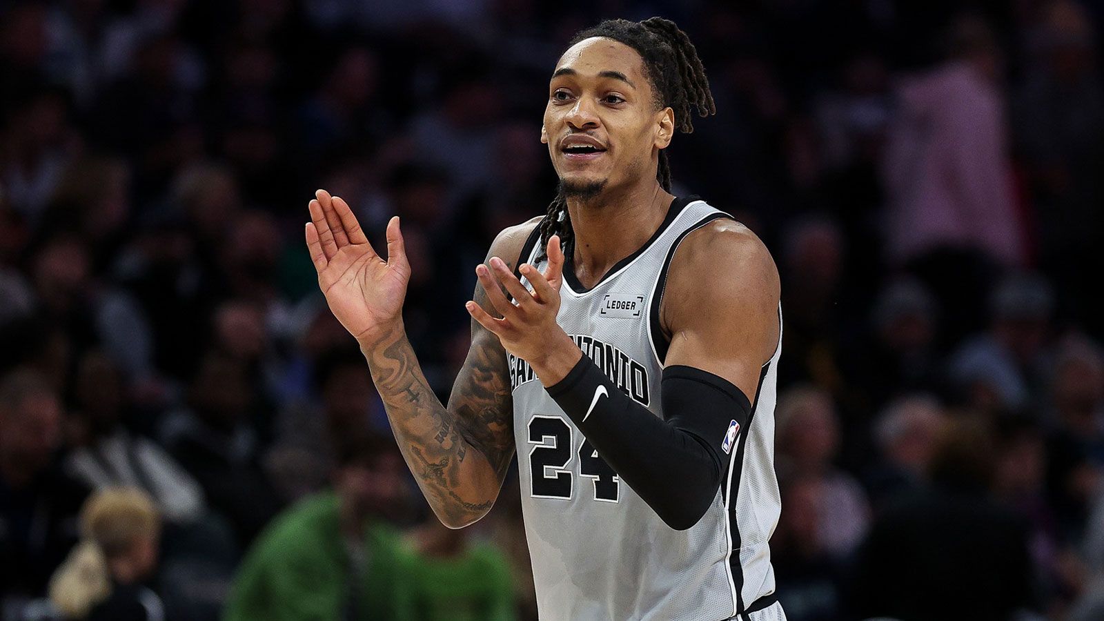 1600x900 Spurs news: Devin Vassell sidelined indefinitely with adductor injury