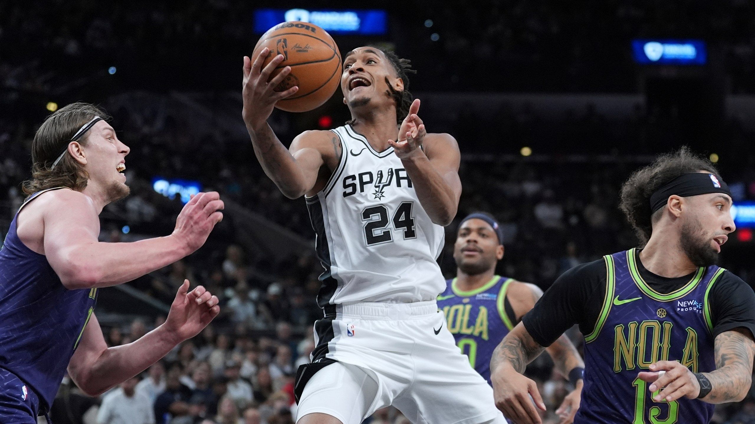 2560x1440 Vassell scores 22 points and Spurs hold off Pelicans, who were without Williamson