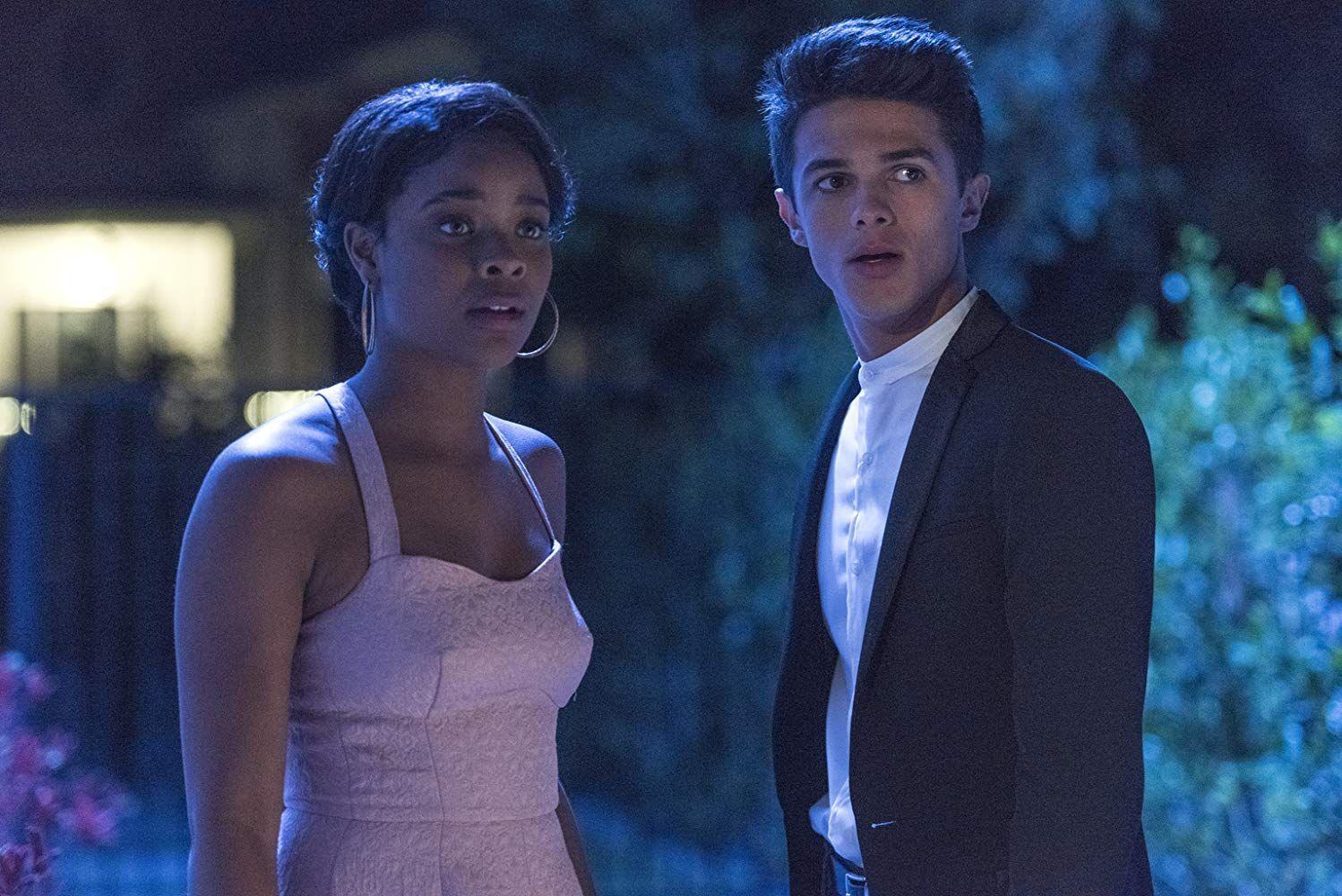 1498x1000 Ajiona Alexus and Brent Rivera in Light as a Feather (2018)