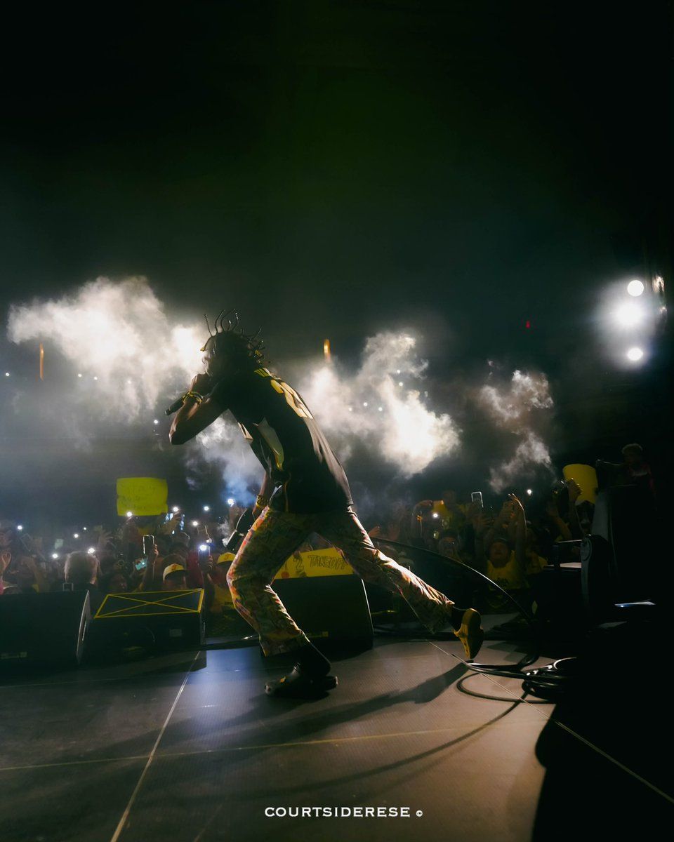 960x1200 I threw $000 at my show last night in my hometown Wichita Kansas ❤️ thank you guys for supporting me & I'll always make sure I give back to you guys too‼️