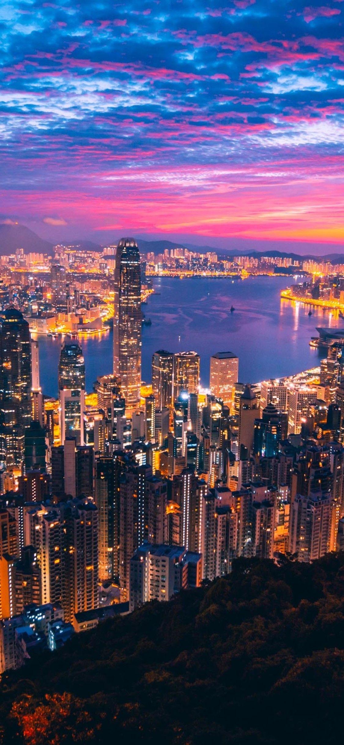 Với hình nền iPhone Hong Kong miễn phí, tận hưởng vẻ đẹp đặc trưng của Hong Kong trên điện thoại của bạn hoàn toàn miễn phí. Hình ảnh này sẽ đưa bạn đến những nơi đặc sắc nhất tại Hong Kong và mang lại sự sang trọng cho chiếc điện thoại của bạn. Đừng bỏ lỡ cơ hội tải xuống những bức ảnh độc đáo này!