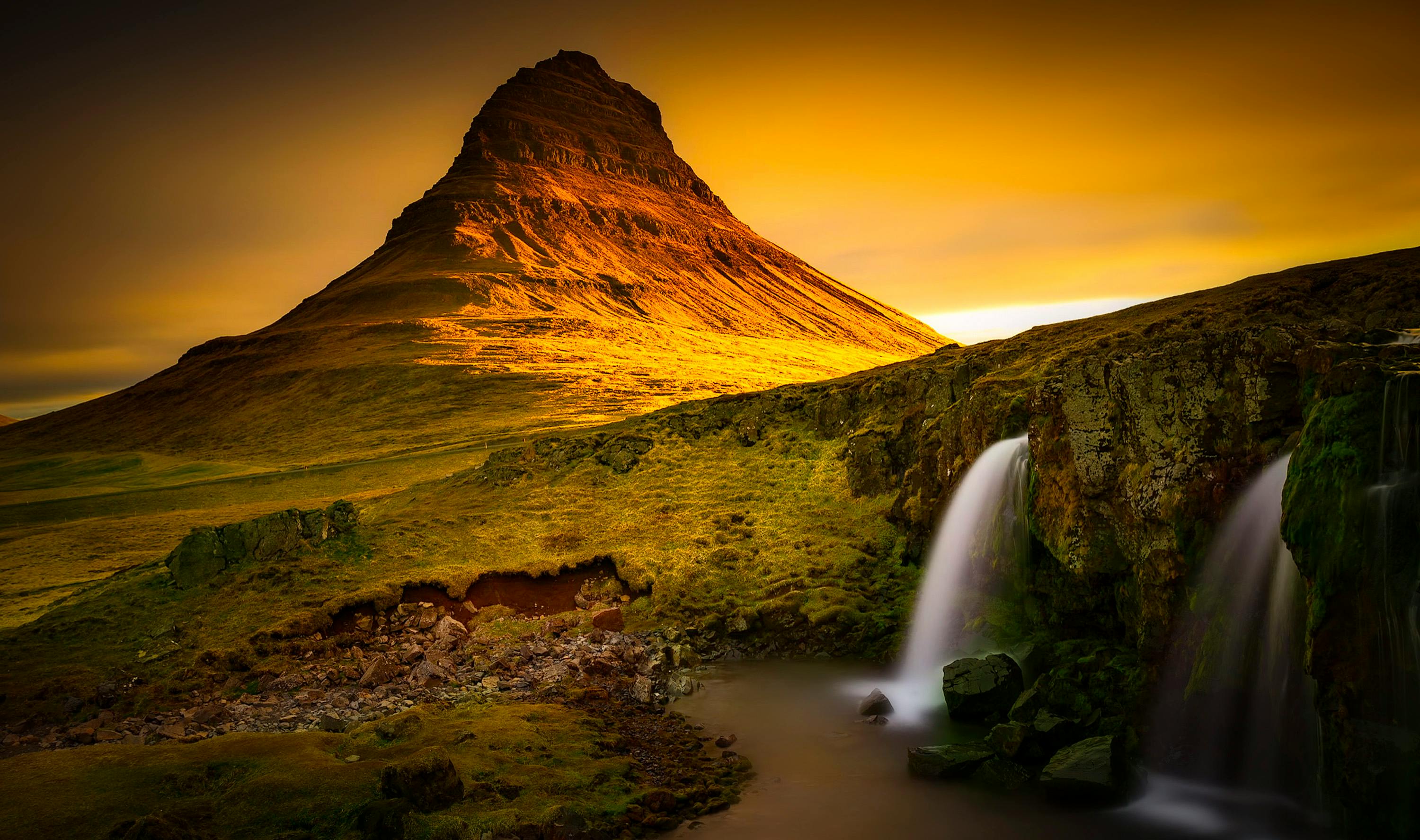 3000x1775 Waterfalls Near Brown Mountain · Free