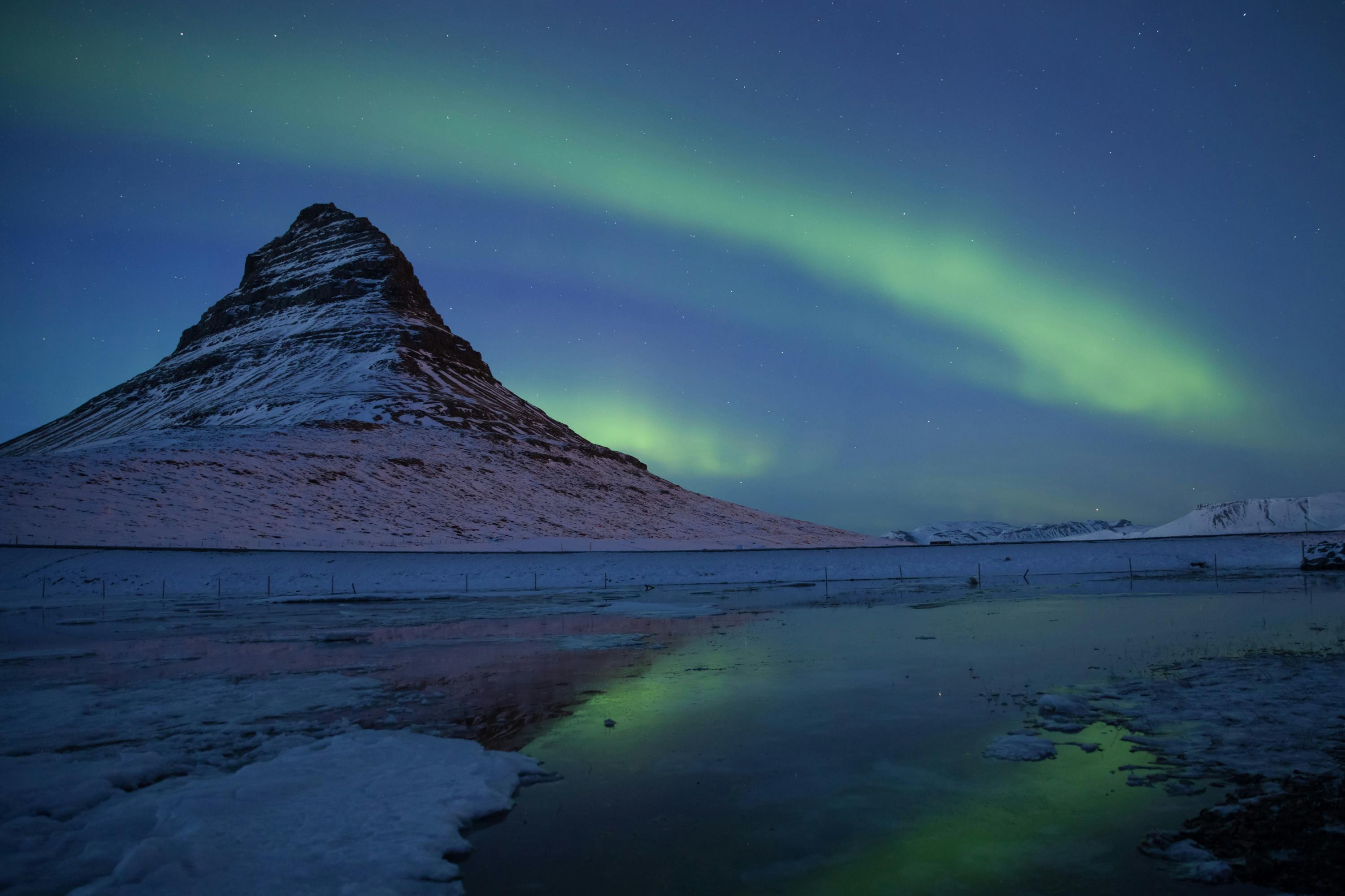 3000x2000 Aurora Borealis Over Kirkjufell Mountain · Free