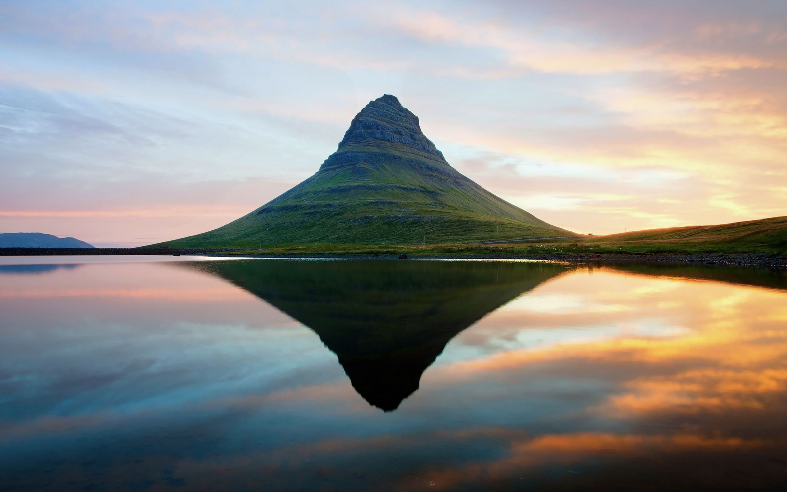 2560x1600 nature, Landscape, Mountain, Iceland, Reflection, Lake, Kirkjufell Wallpaper HD / Desktop and Mobile Background