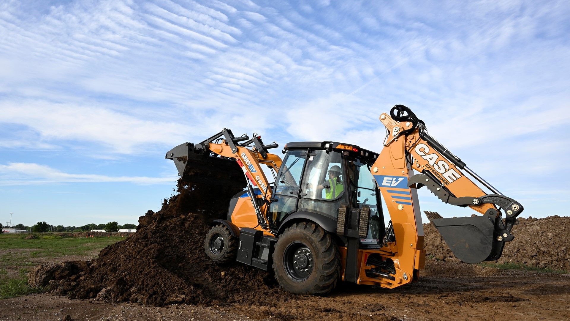 1920x1080 CASE 580EV Electric Backhoe Loader Earns GOOD DESIGN® Award