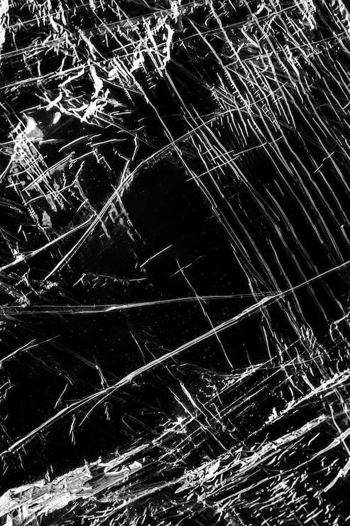 493x740 Glass Scratch Texture Photo Free High Quality Picture