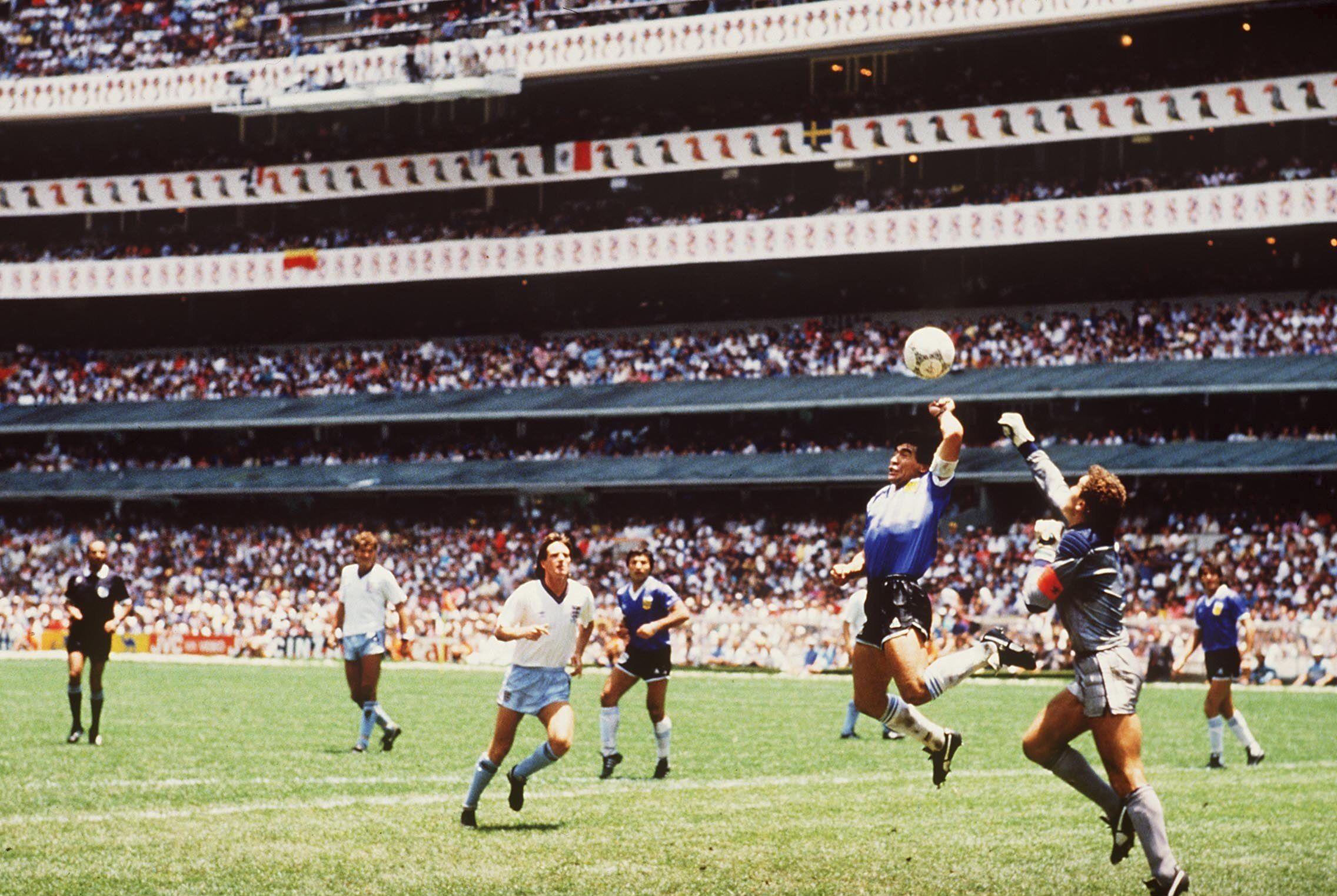 2272x1523 sports, Diego Maradona wallpaper