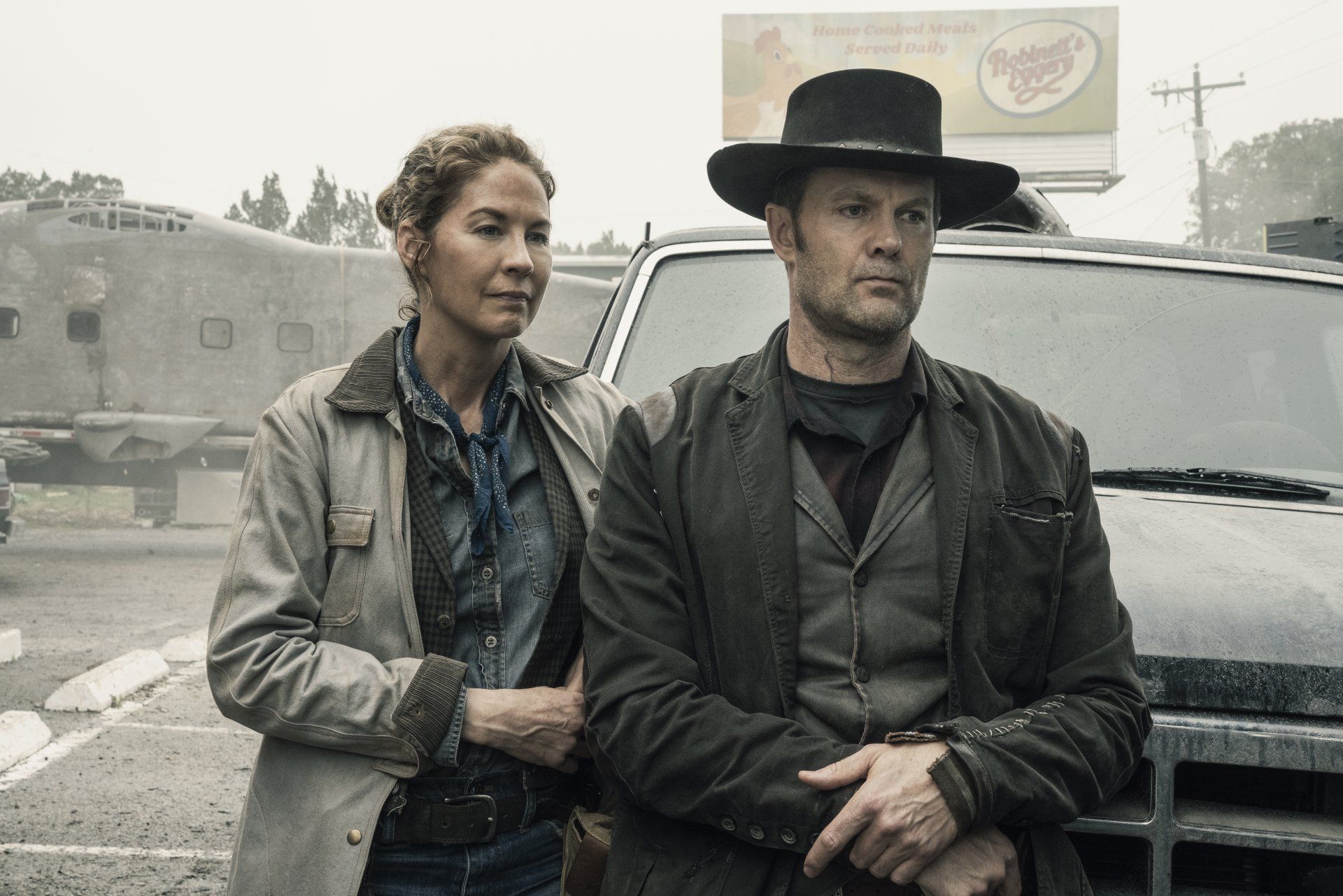 1920x1281 Download June (Fear The Walking Dead) John Dorie Garret Dillahunt Jenna Elfman TV Show Fear The Walking Dead 4k Ultra HD Wallpaperx3002