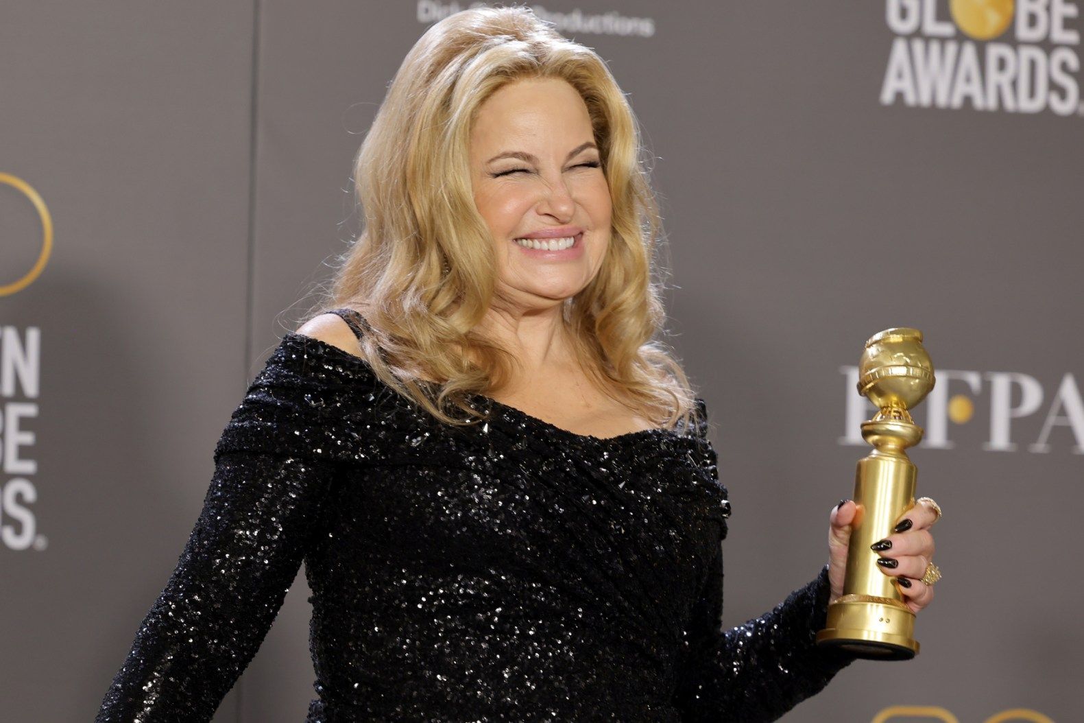 1581x1054 Jennifer Coolidge Delivers Hilarious Speech at 2023 Golden Globes