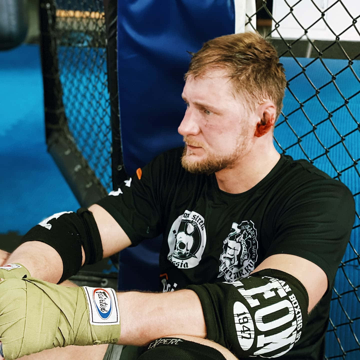 1440x1440 Download Alexander Volkov Bandaged Hands Wallpaper