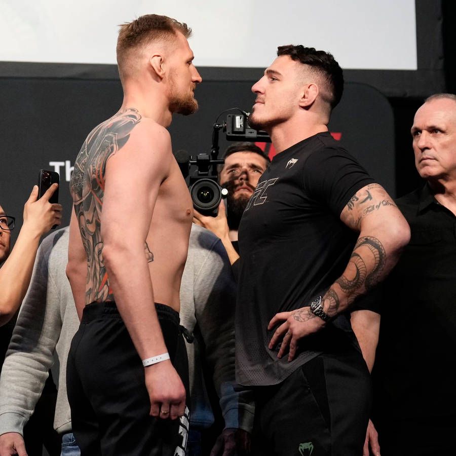 900x900 Tom Aspinall And Alexander Volkov Match Wallpaper