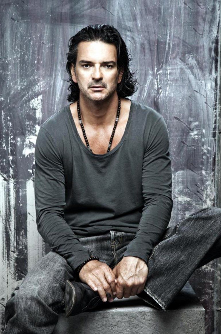 770x1162 Ricardo Arjona Wallpaper