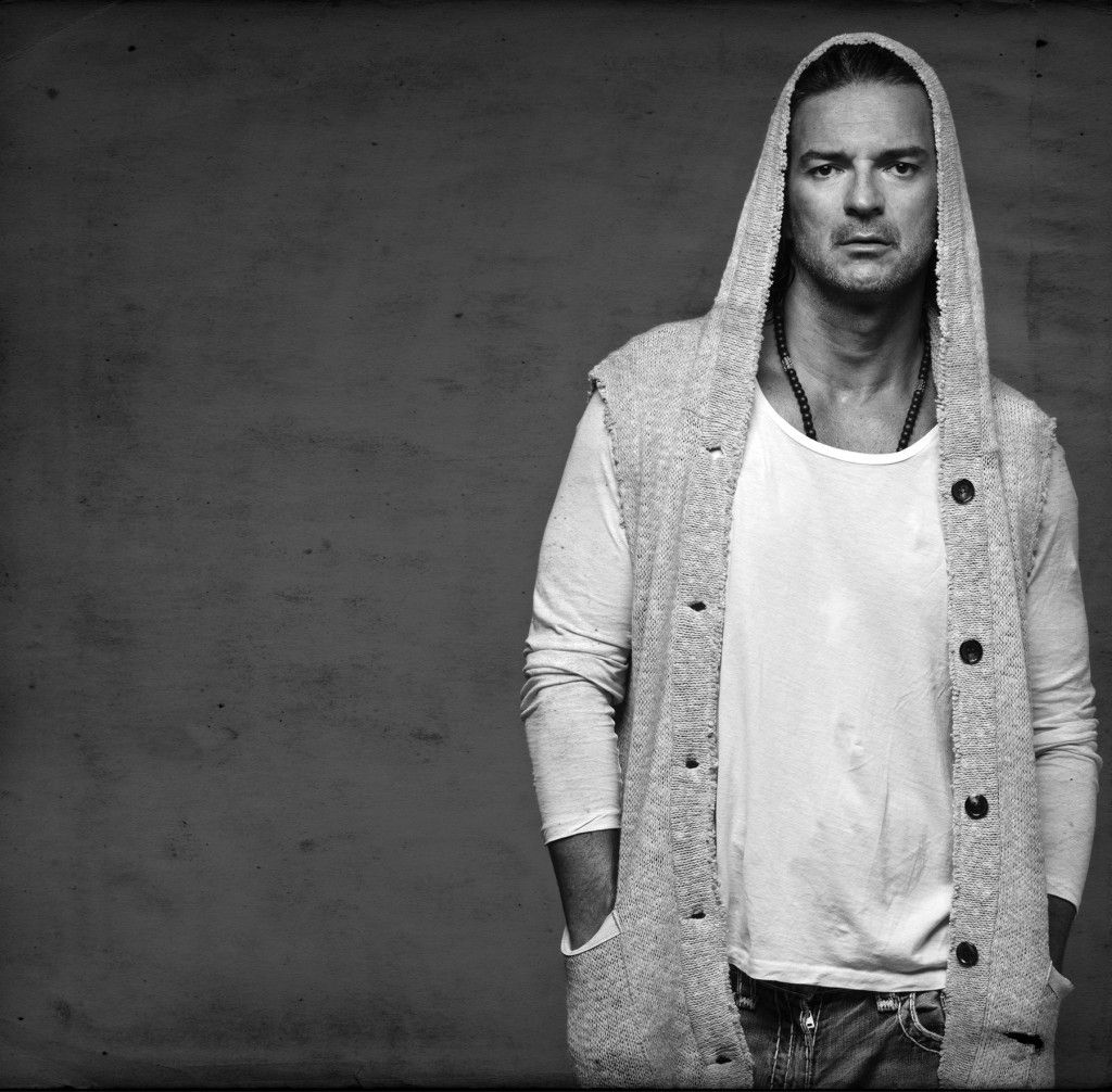 1024x1006 Ricardo Arjona