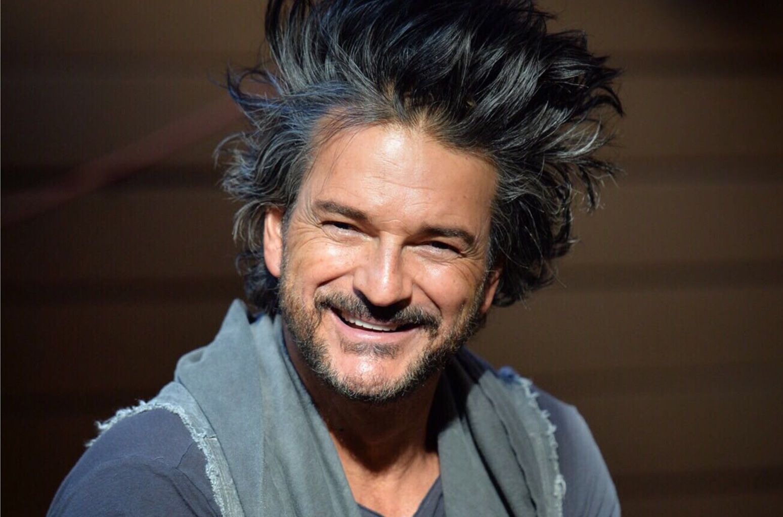 1548x1024 Ricardo Arjona Drops New 'SeÃ±orita' Video