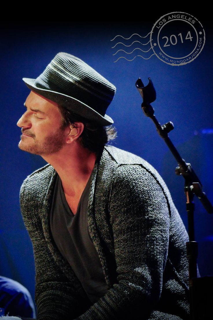 736x1108 Ricardo Arjona