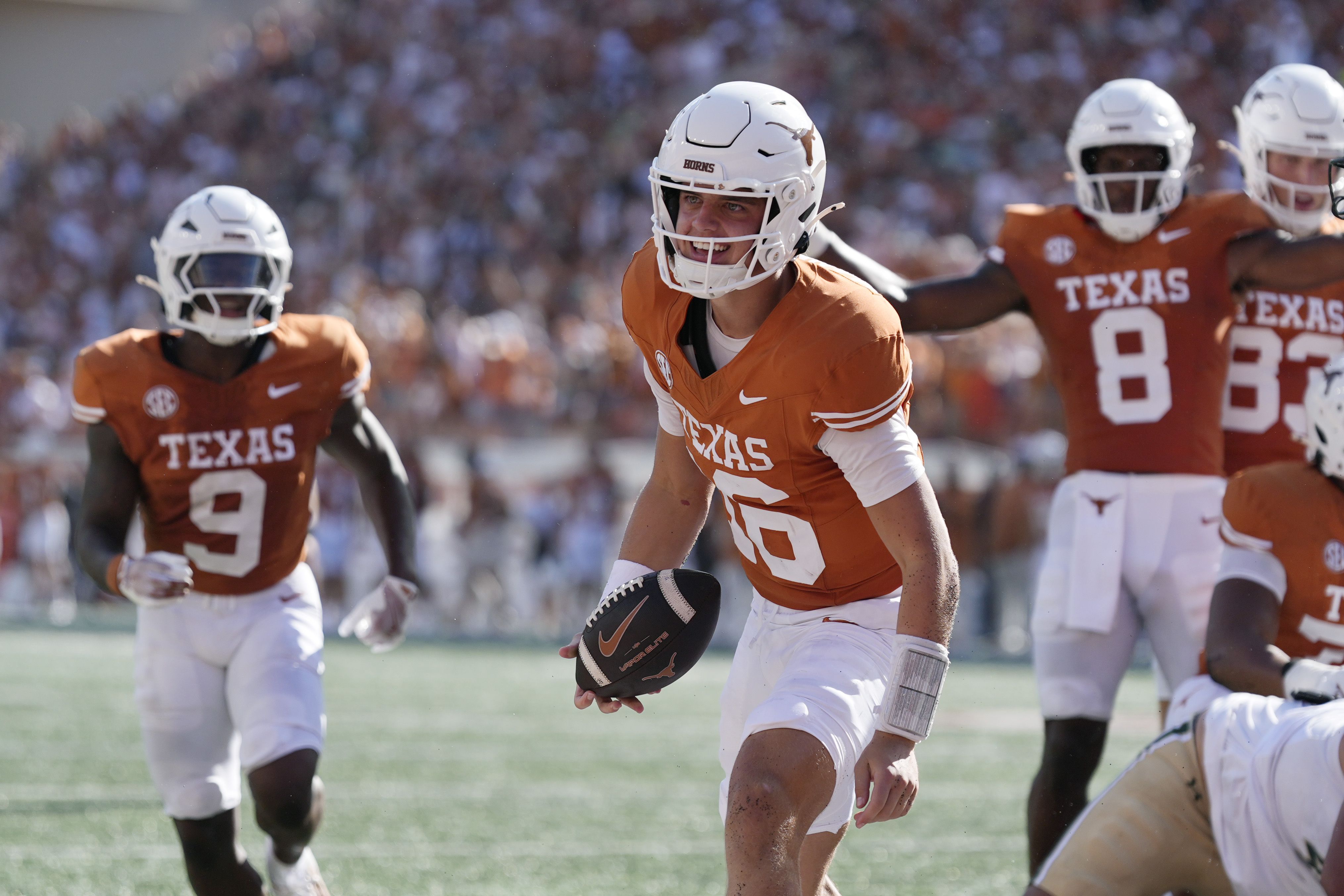 4060x2707 Arch Manning throws 1st career TD pass in Longhorns' rout of Colorado State