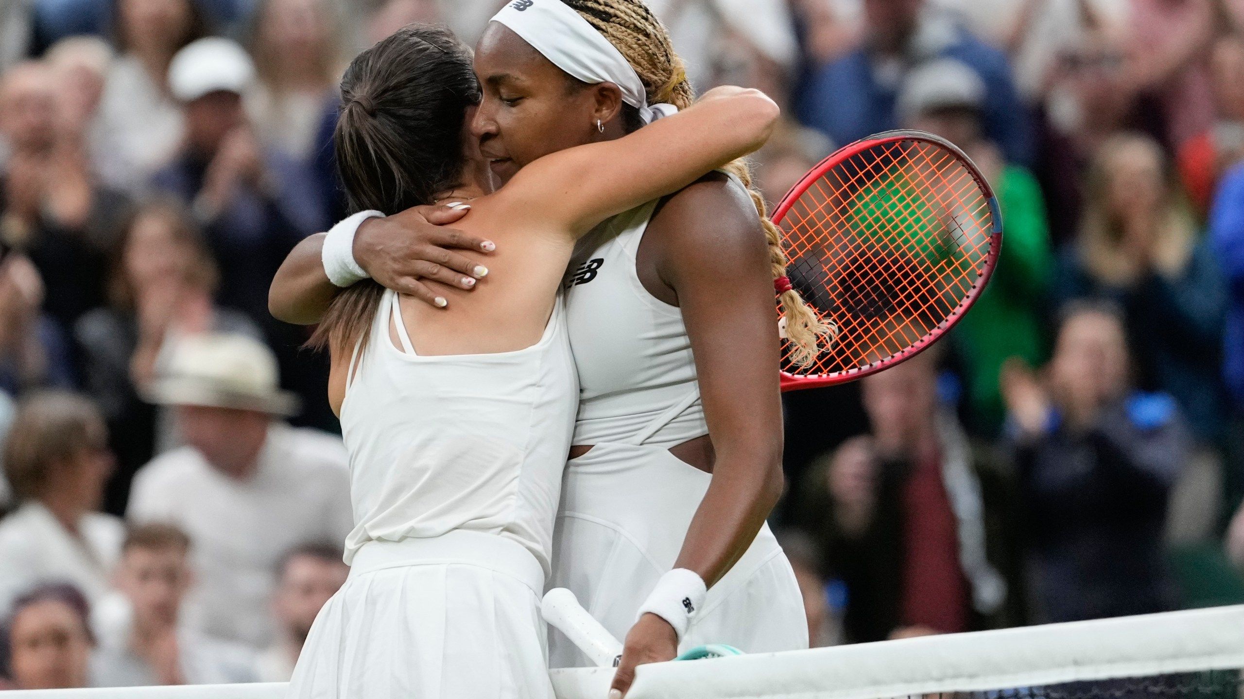 2560x1440 Coco Gauff can't get a new game plan at Wimbledon and loses to Emma Navarro