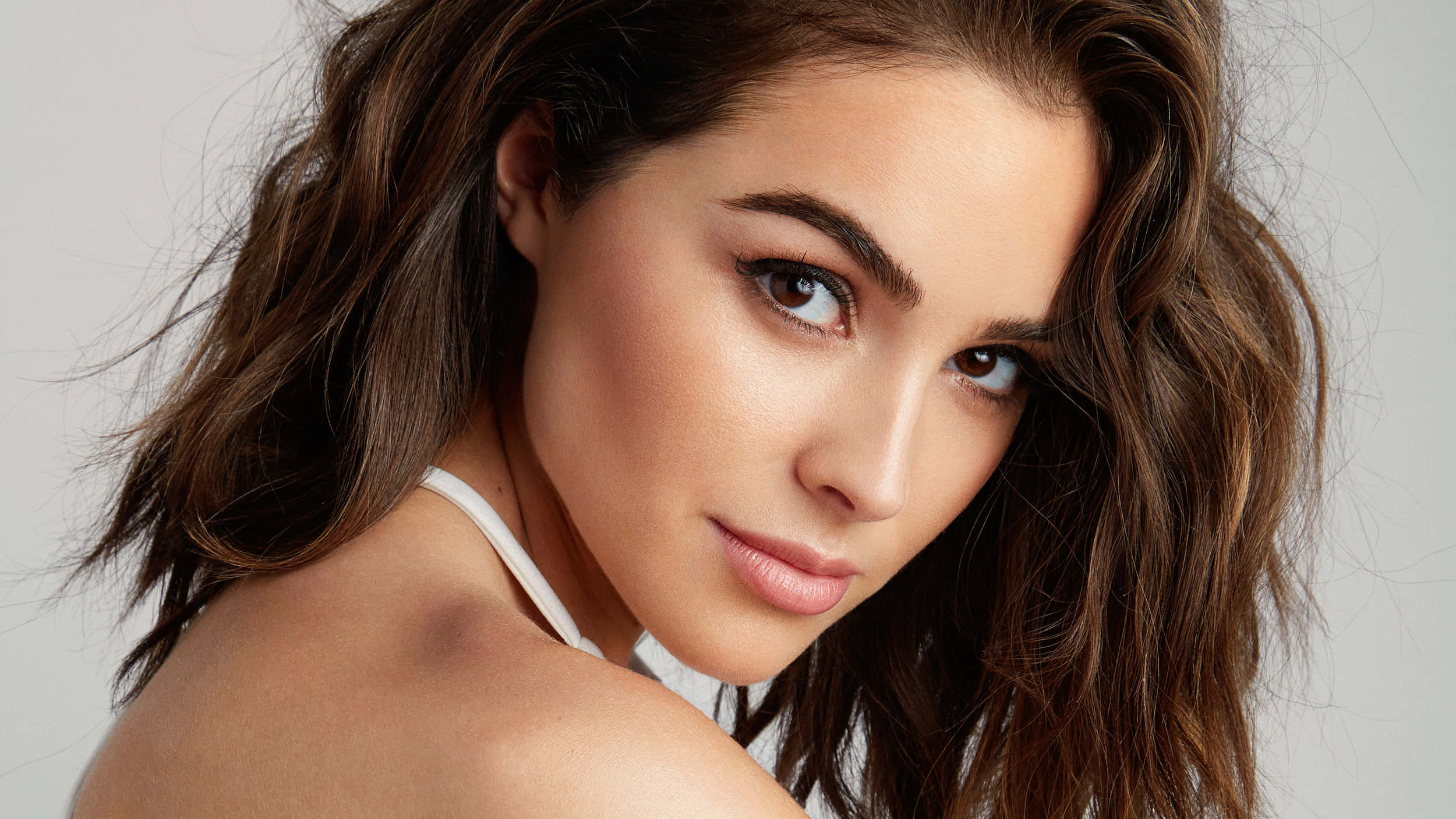 2500x1407 Olivia Culpo Wallpaper