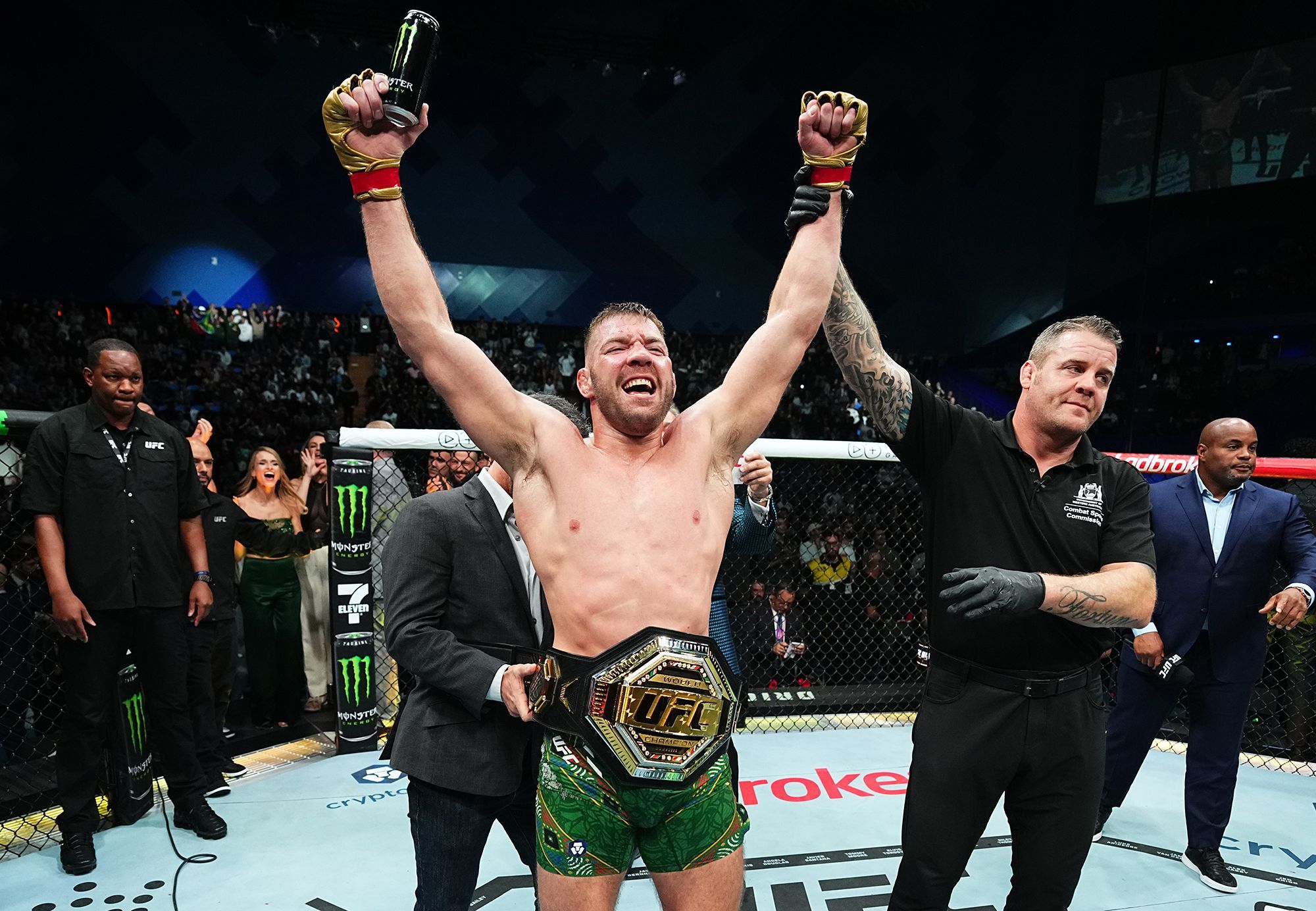 2000x1384 Dricus du Plessis retains UFC middleweight belt against Israel Adesanya, who touted Africa as the winner