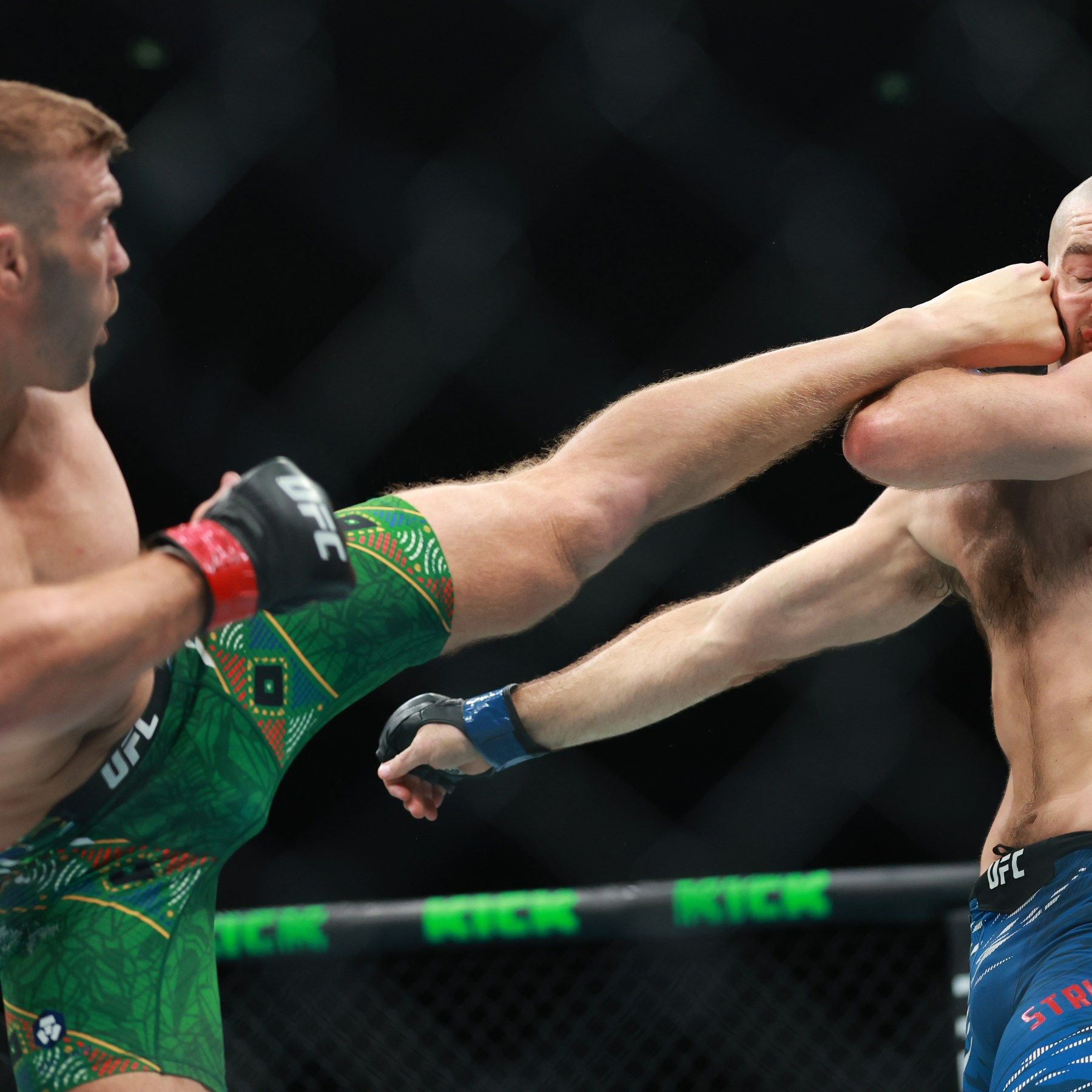 1800x1800 Dricus du Plessis beats Sean Strickland, defends title at UFC 312. Mixed Martial Arts News