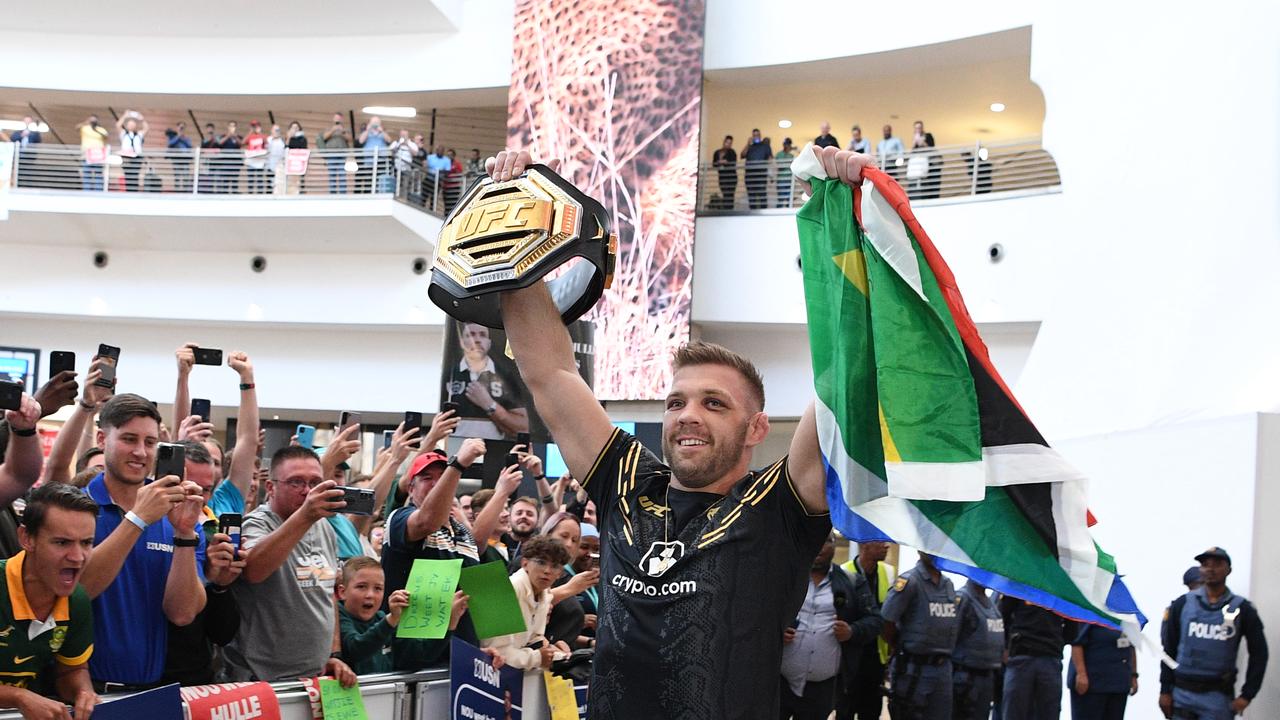 1280x720 UFC 305: Dricus du Plessis laughs off wild fight week drinking claim, hints at 'special' Springboks walkout