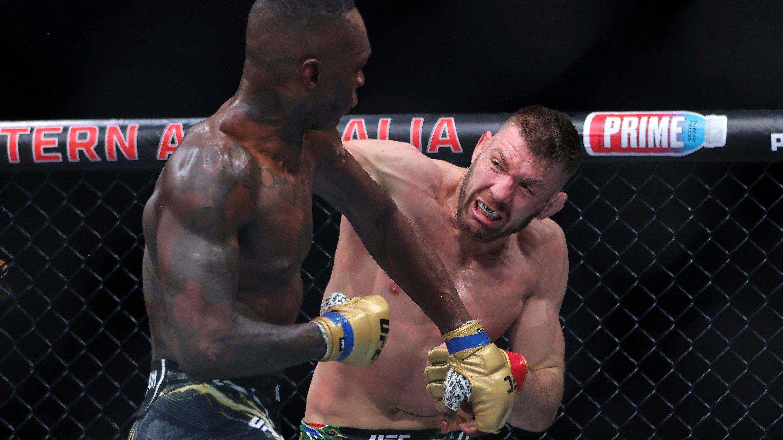2560x1440 South Africa's du Plessis retains middleweight UFC title. KRQE News 13
