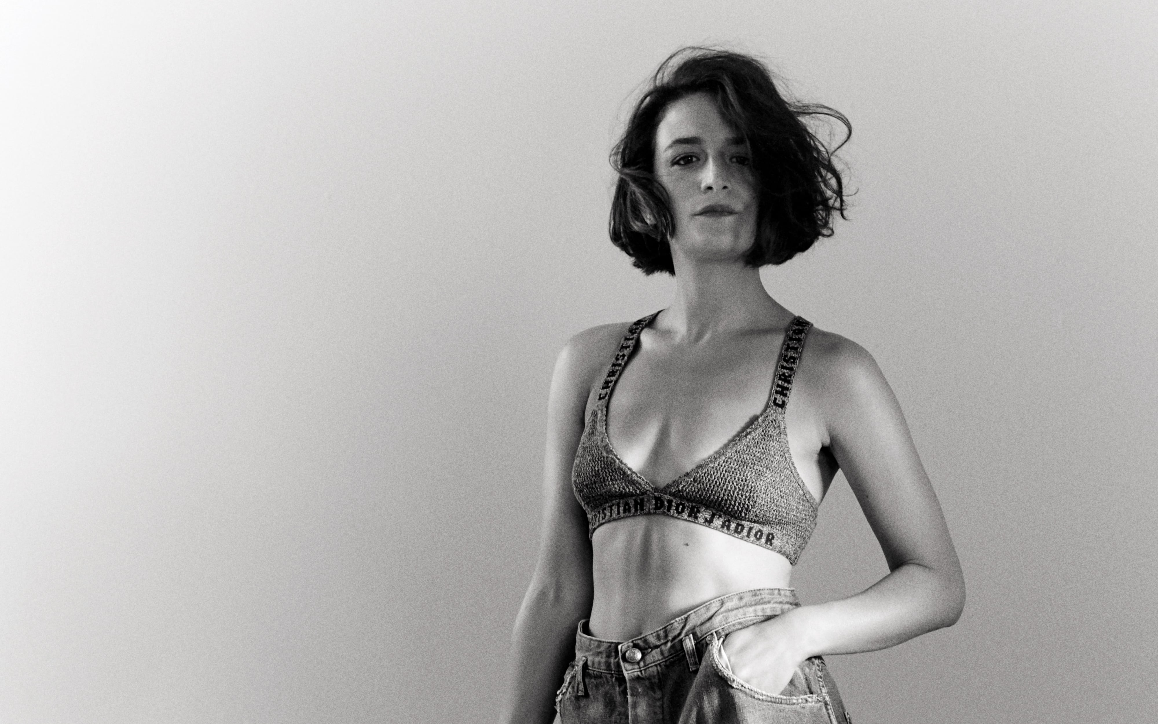 4000x2500 Jenny Slate Gets Candid About Venom, Dealing with Loneliness and Being the Happiest She has Ever Been in Our November Cover Story