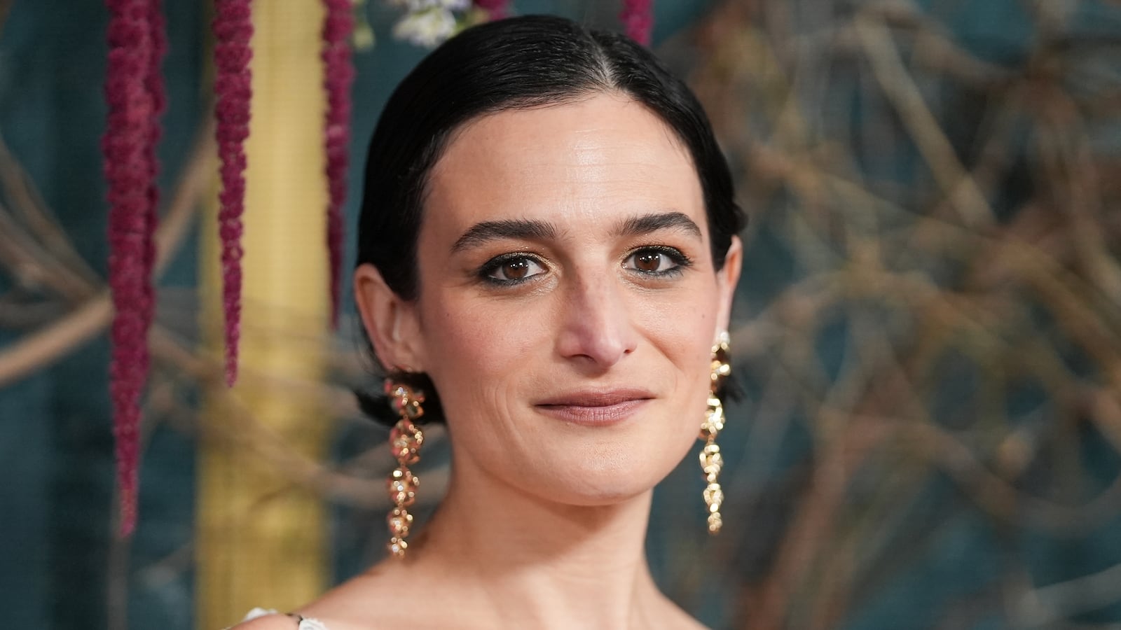 1600x900 Jenny Slate Shuts Down Question About 'It Ends With Us' Feud