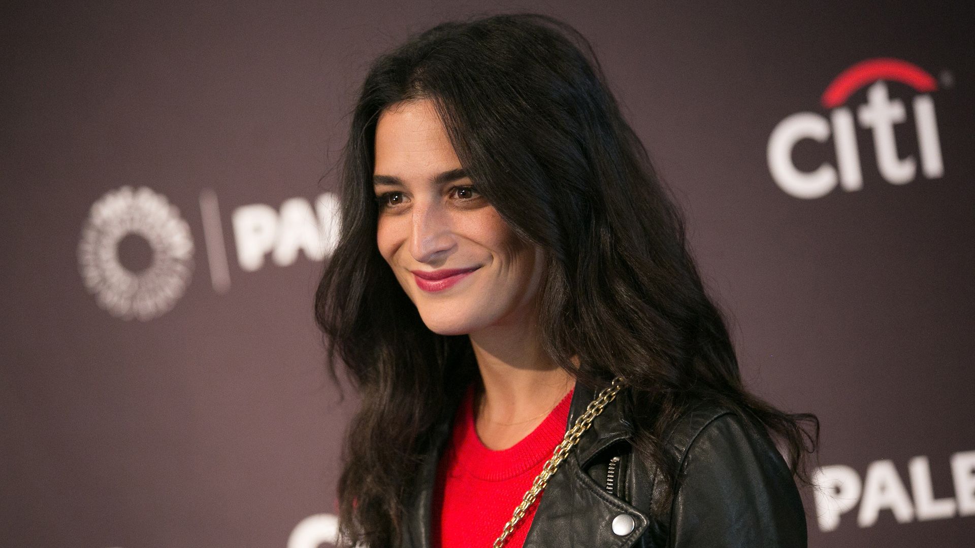 1920x1080 Jenny Slate Is Open to Falling in Love Again