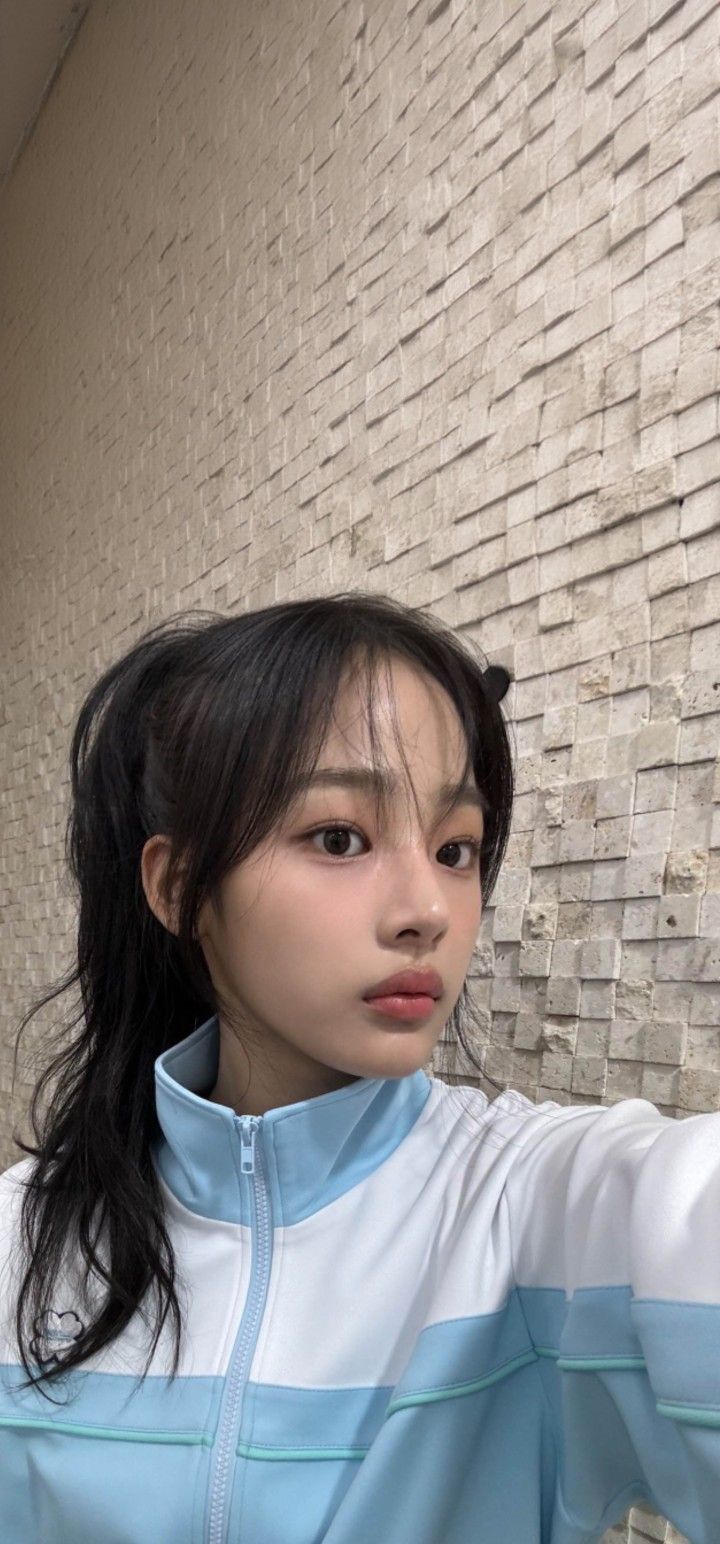 720x1544 Minji wallpaper #minji #newjeans #wallpaper