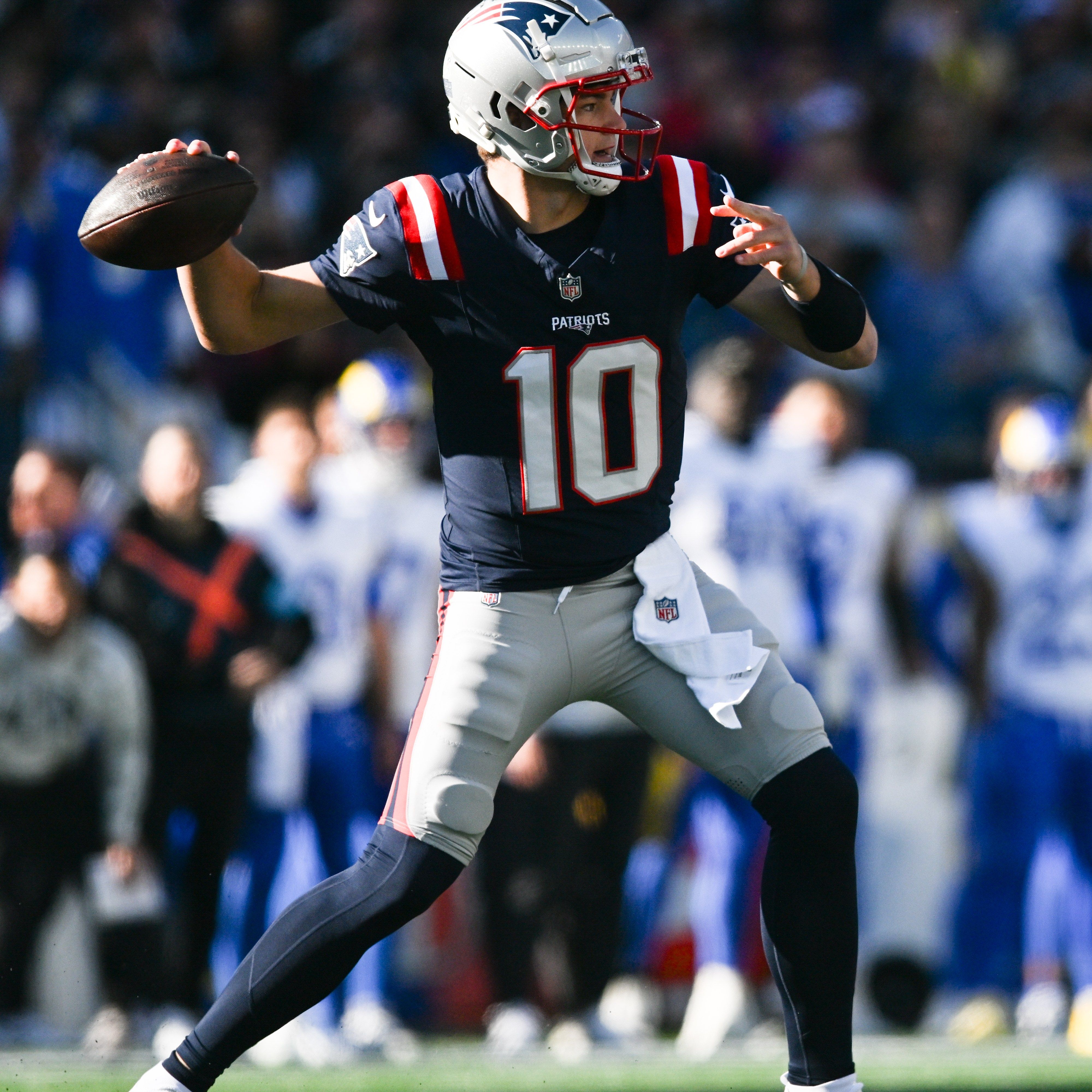 4000x4000 Patriots 2025 scouting report: Drake Maye's development is the story of the season